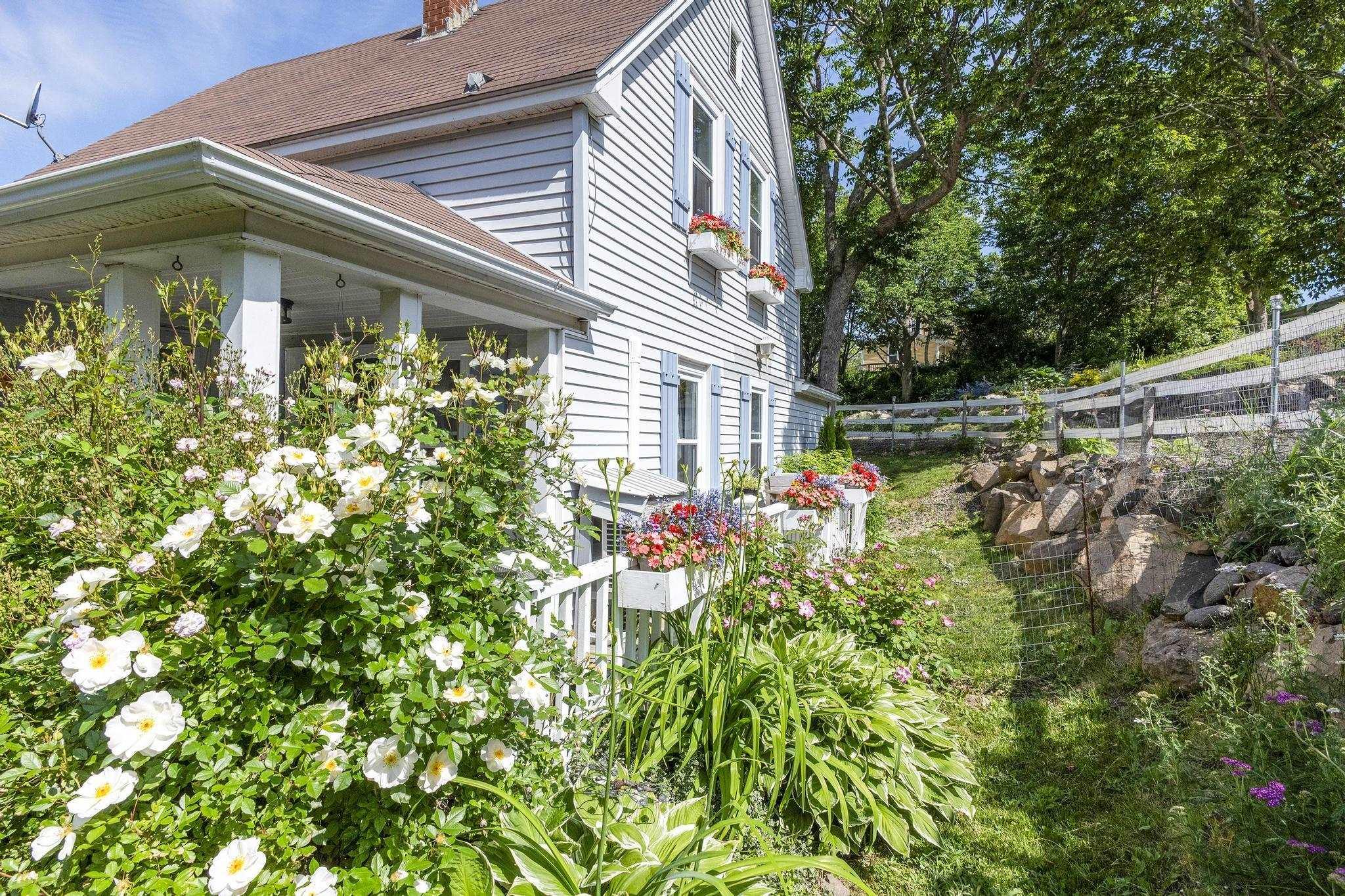 $679,900.00: 608 Granville Road, Victoria Beach