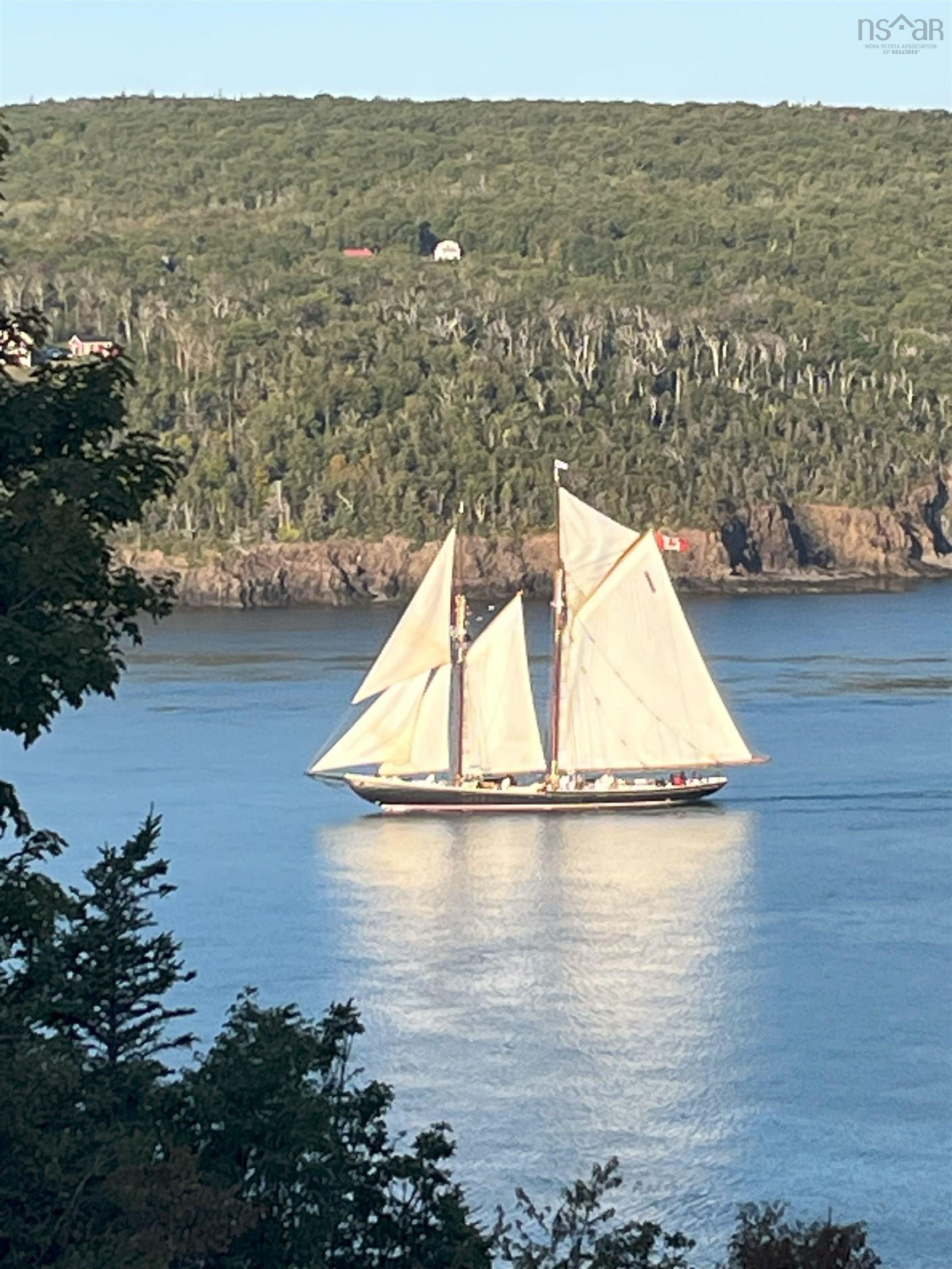 $679,900.00: 608 Granville Road, Victoria Beach