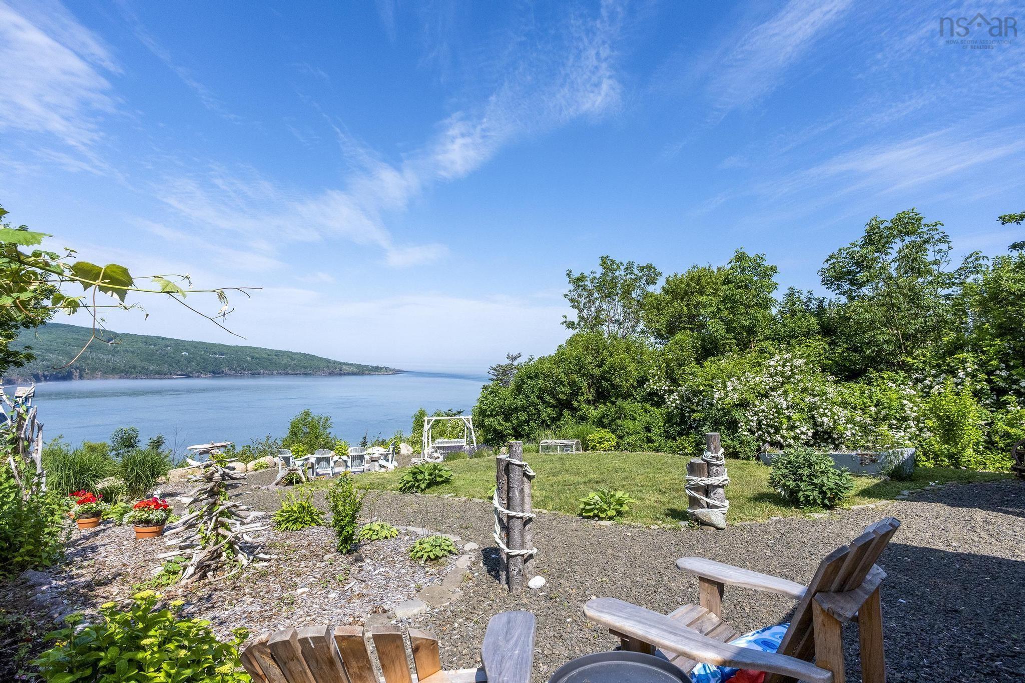 $679,900.00: 608 Granville Road, Victoria Beach