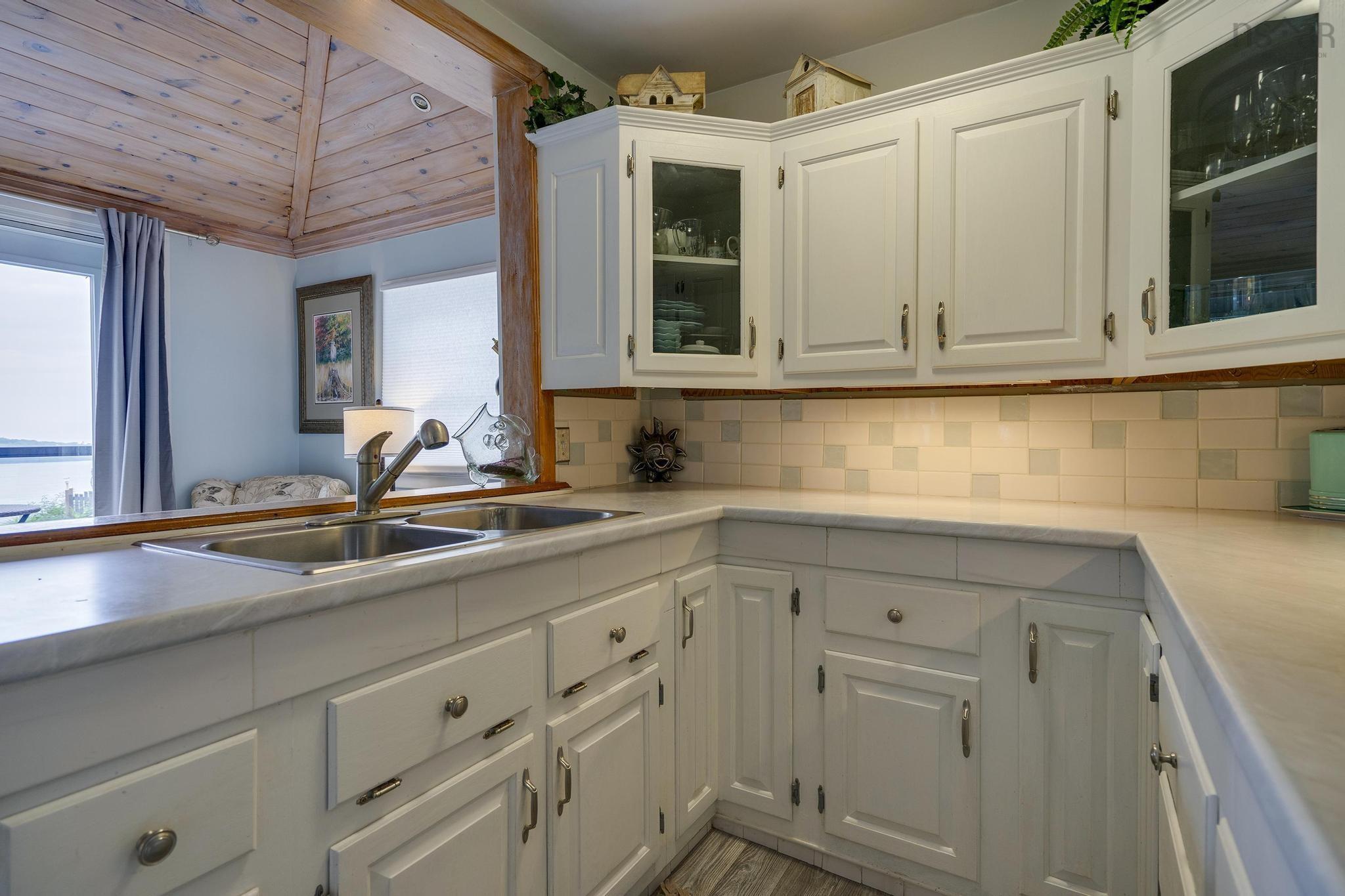 $679,900.00: 608 Granville Road, Victoria Beach