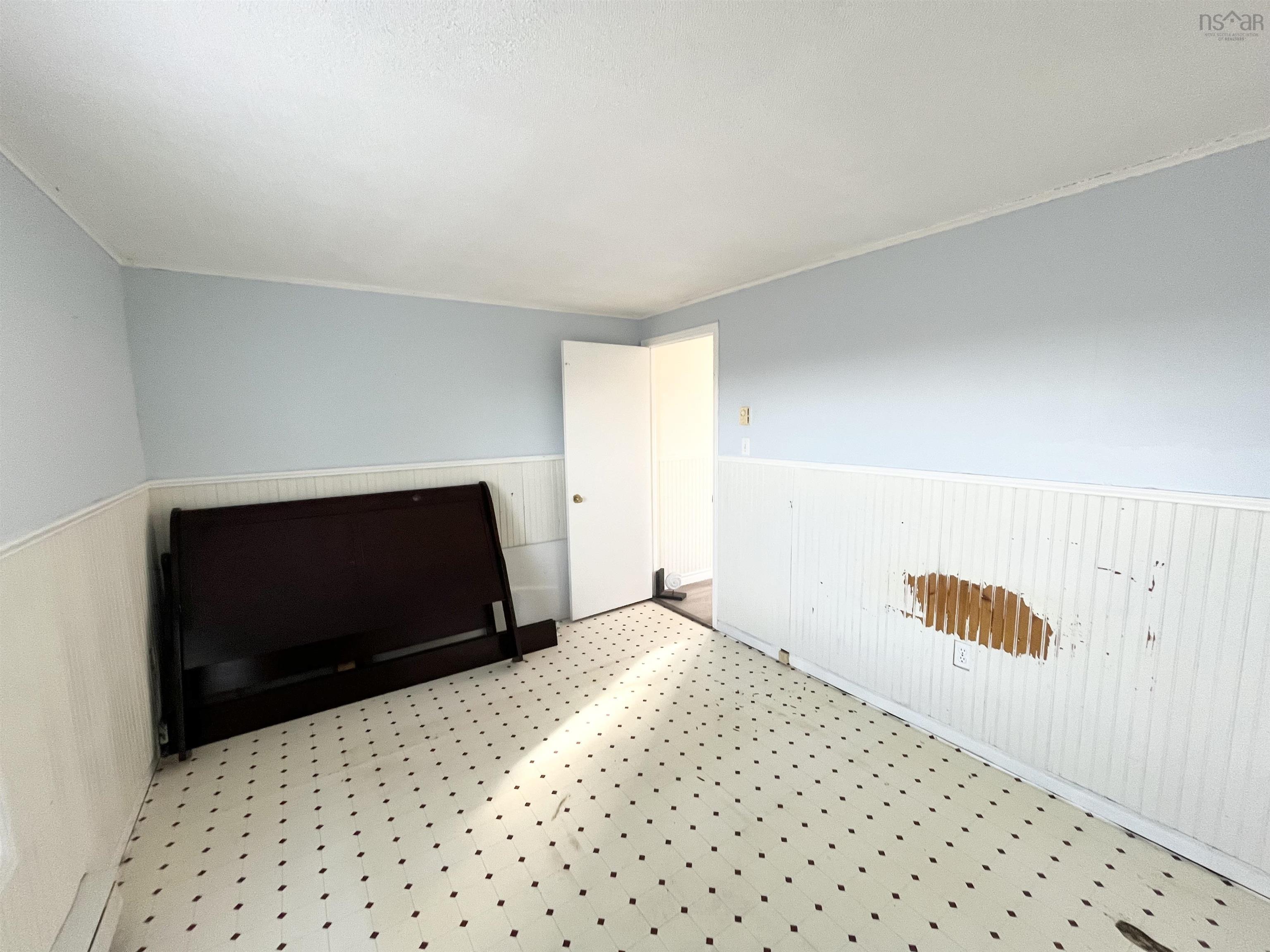 $160,000.00: 23 New Road, The Hawk