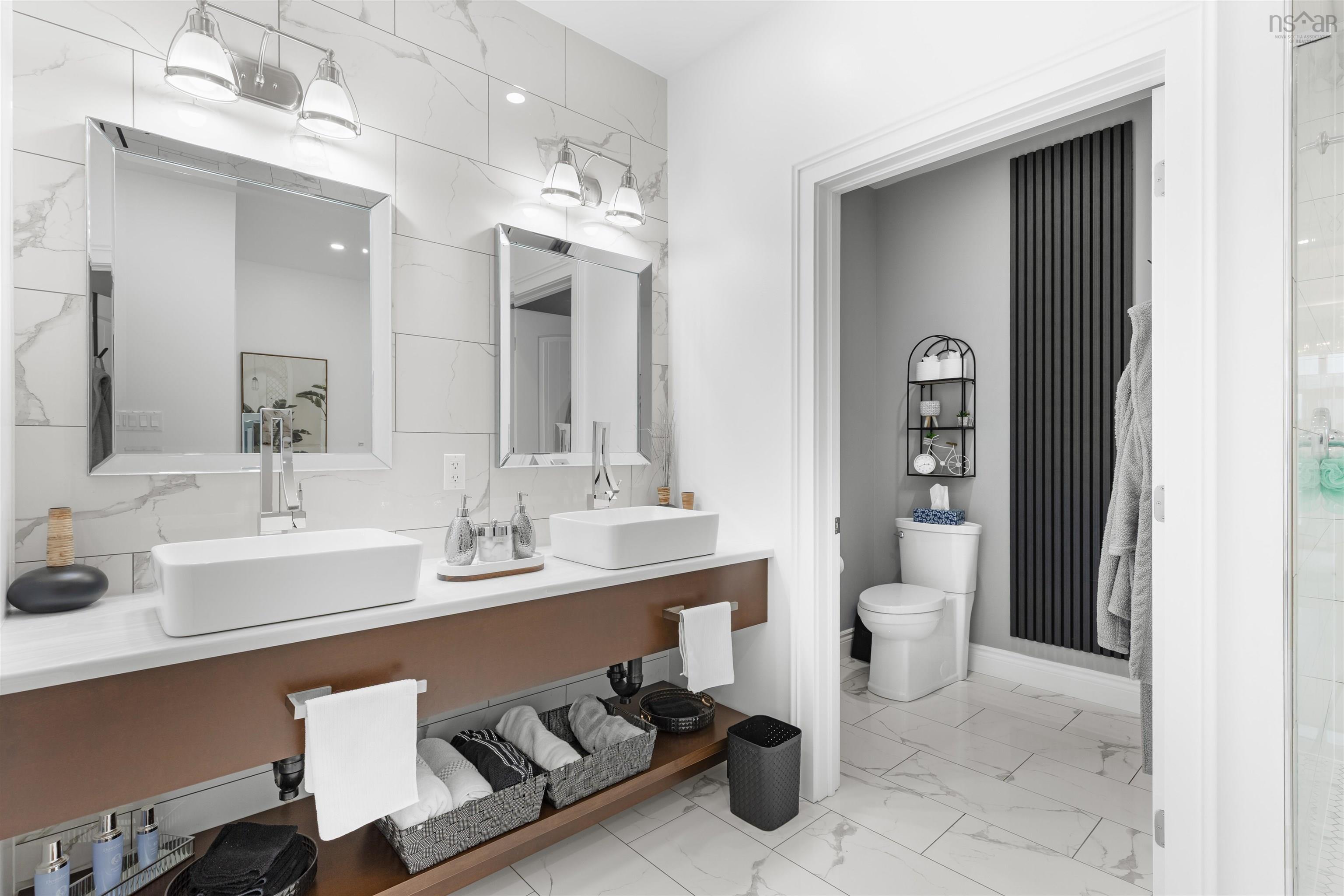 $1,680,000.00: 3224 203 Highway, Middle Ohio