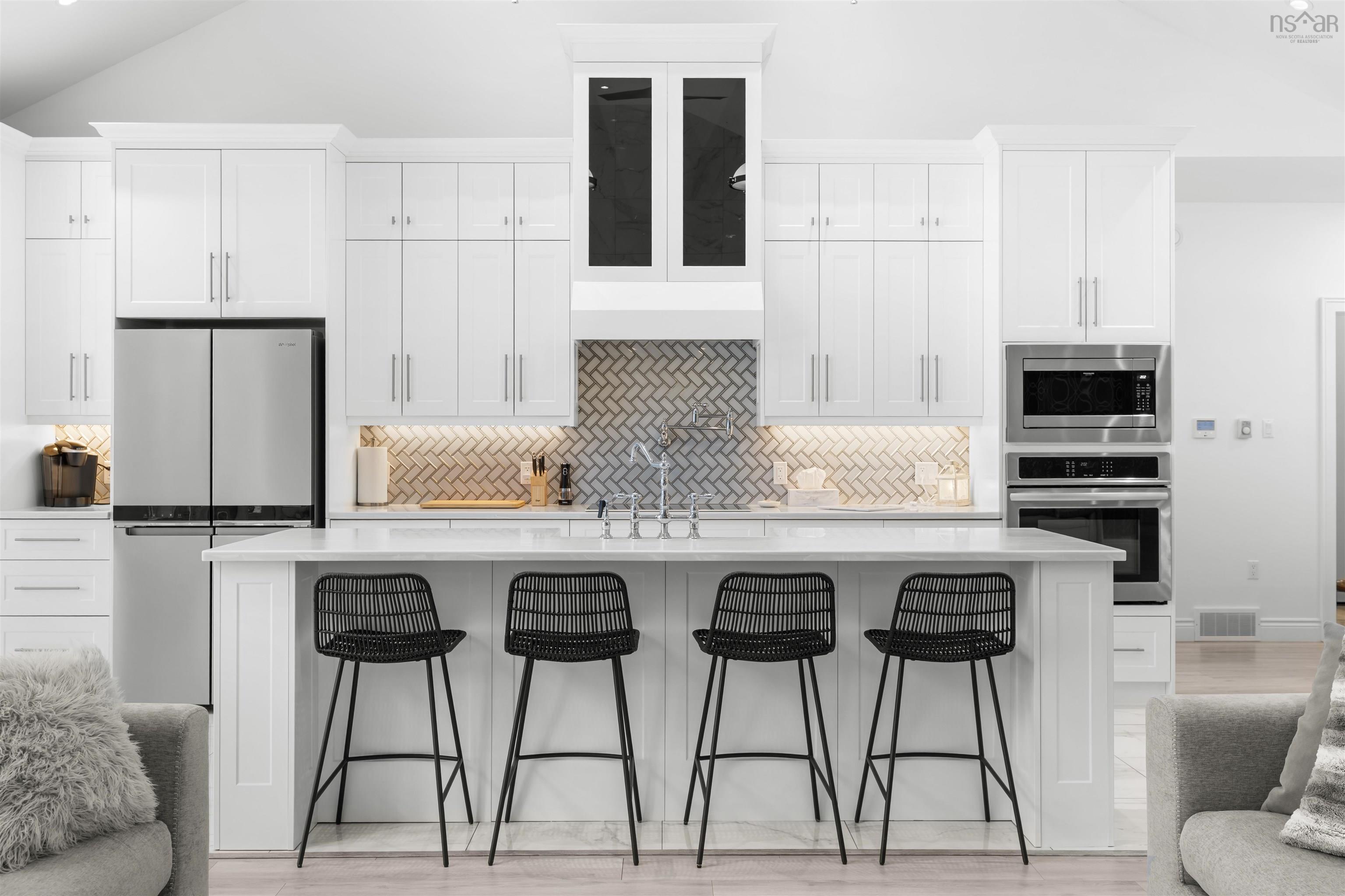 $1,680,000.00: 3224 203 Highway, Middle Ohio