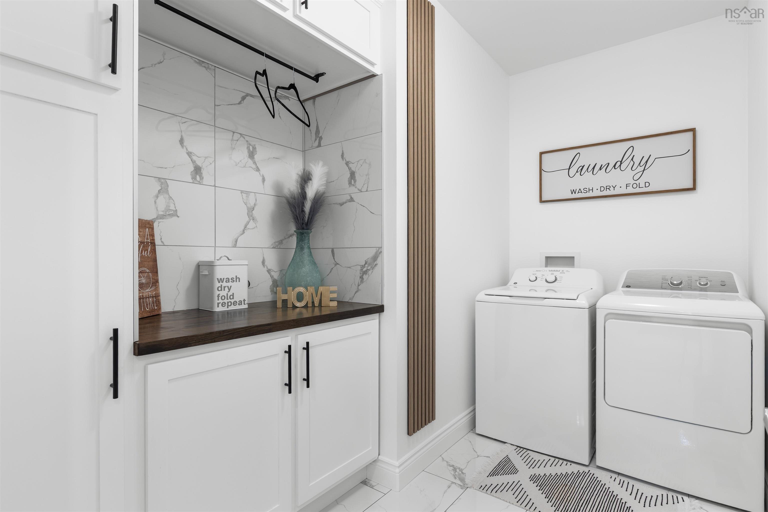 $1,680,000.00: 3224 203 Highway, Middle Ohio