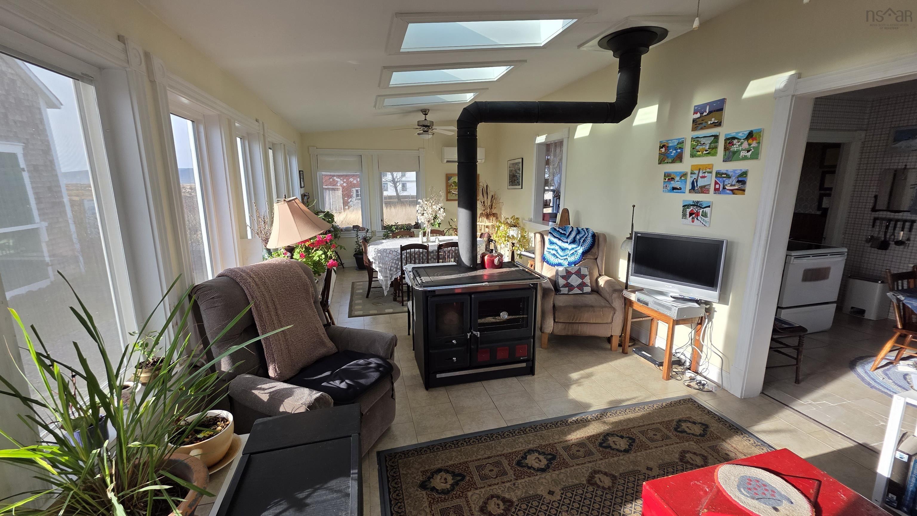 $349,000.00: 3702 209 Highway, Advocate Harbour