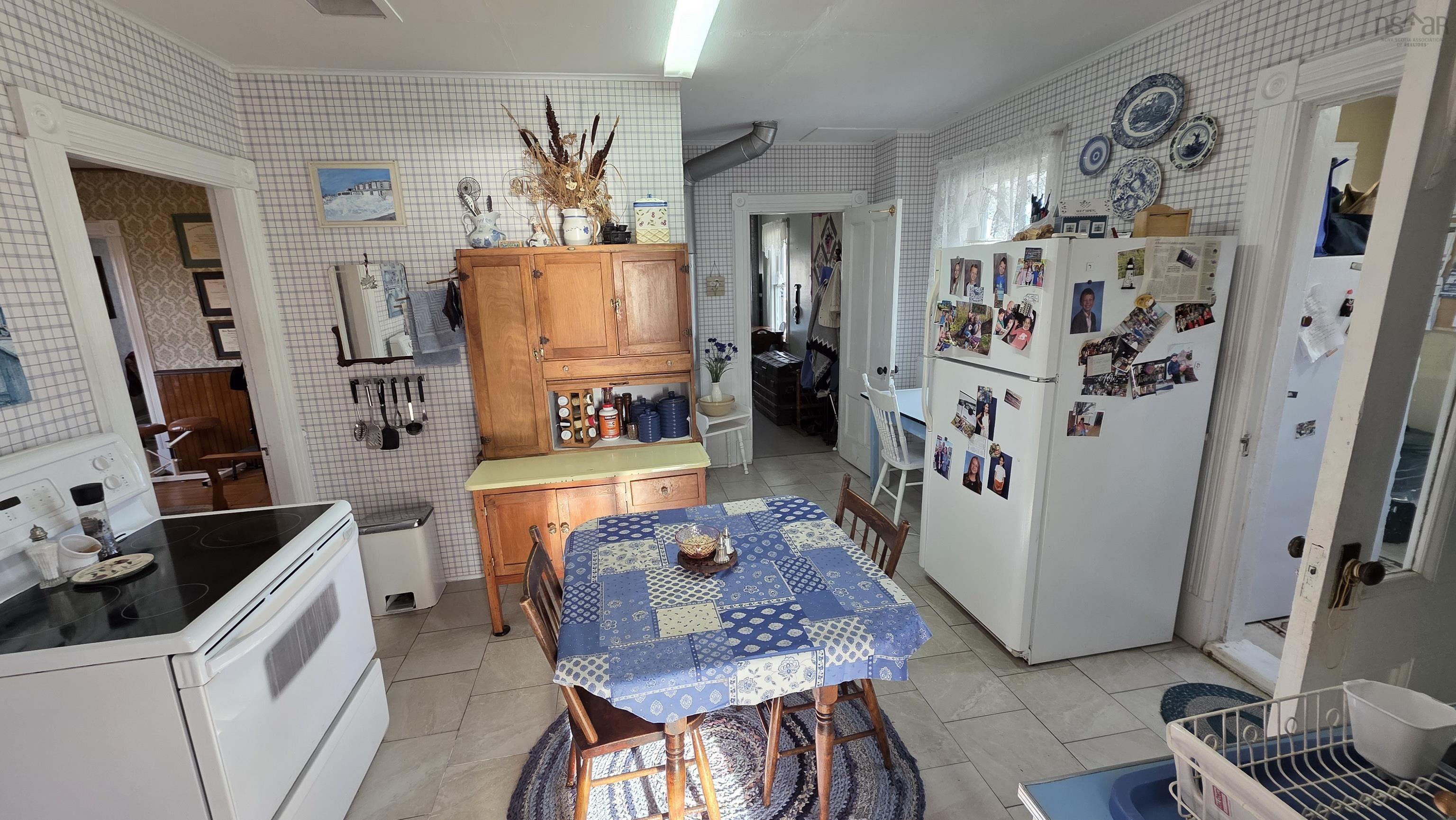 $349,000.00: 3702 209 Highway, Advocate Harbour