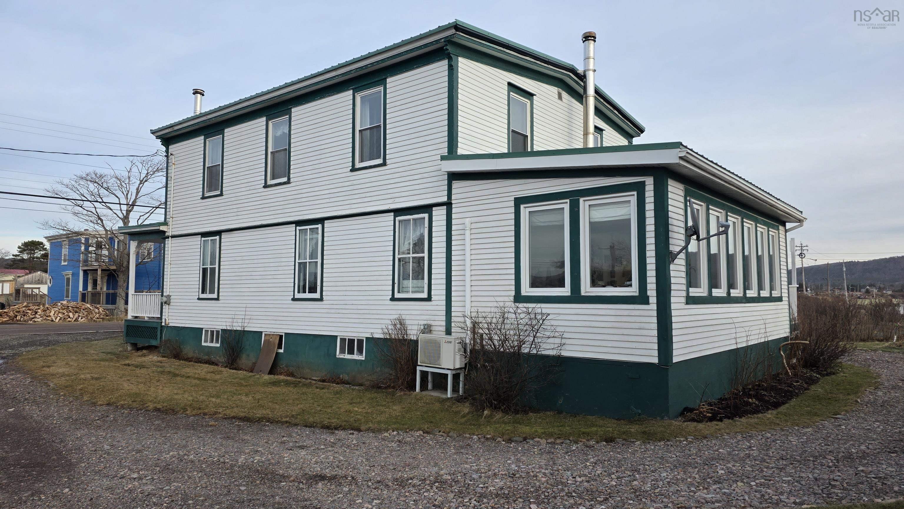 $349,000.00: 3702 209 Highway, Advocate Harbour