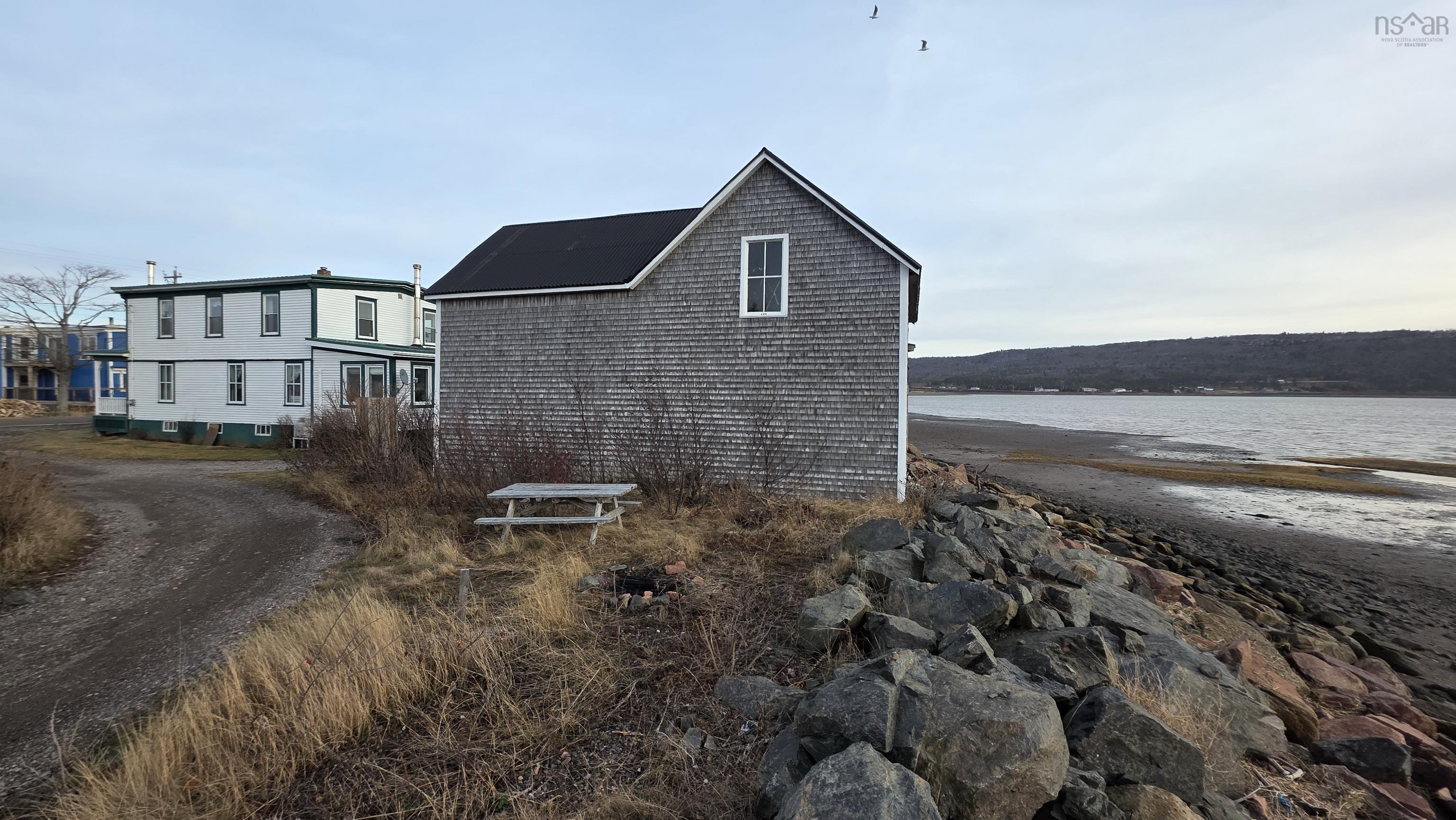 $349,000.00: 3702 209 Highway, Advocate Harbour