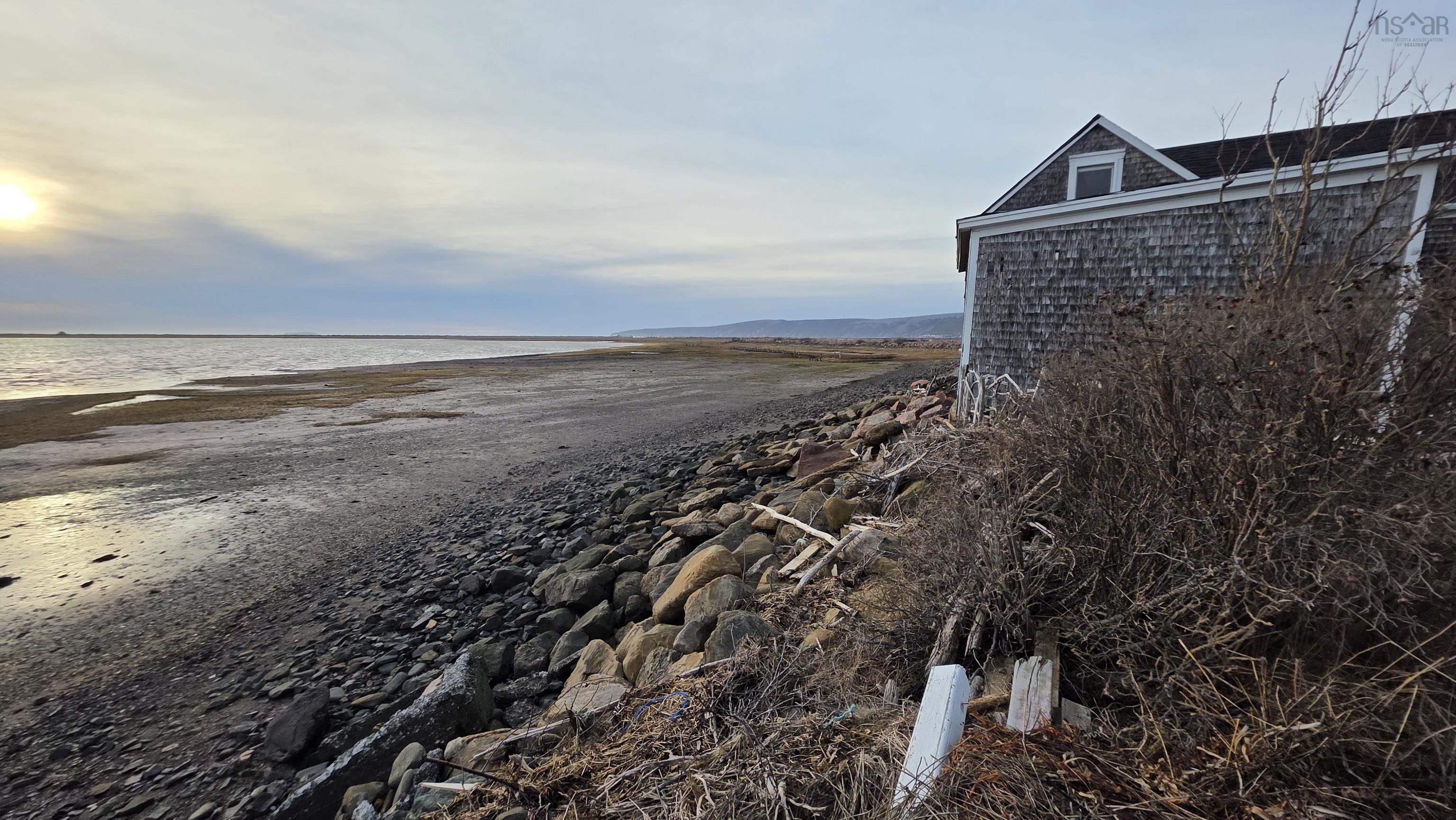 $349,000.00: 3702 209 Highway, Advocate Harbour