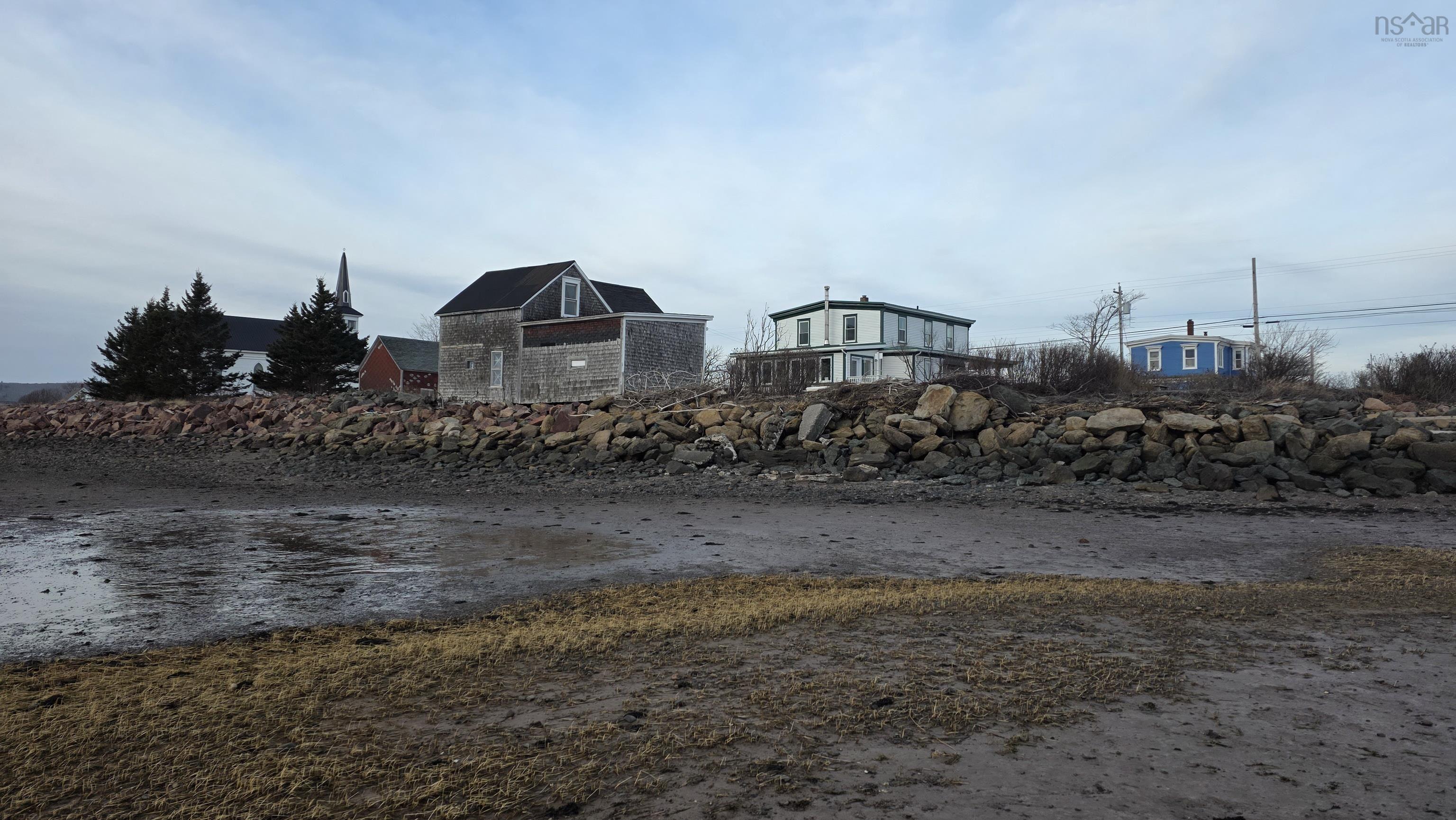 $349,000.00: 3702 209 Highway, Advocate Harbour