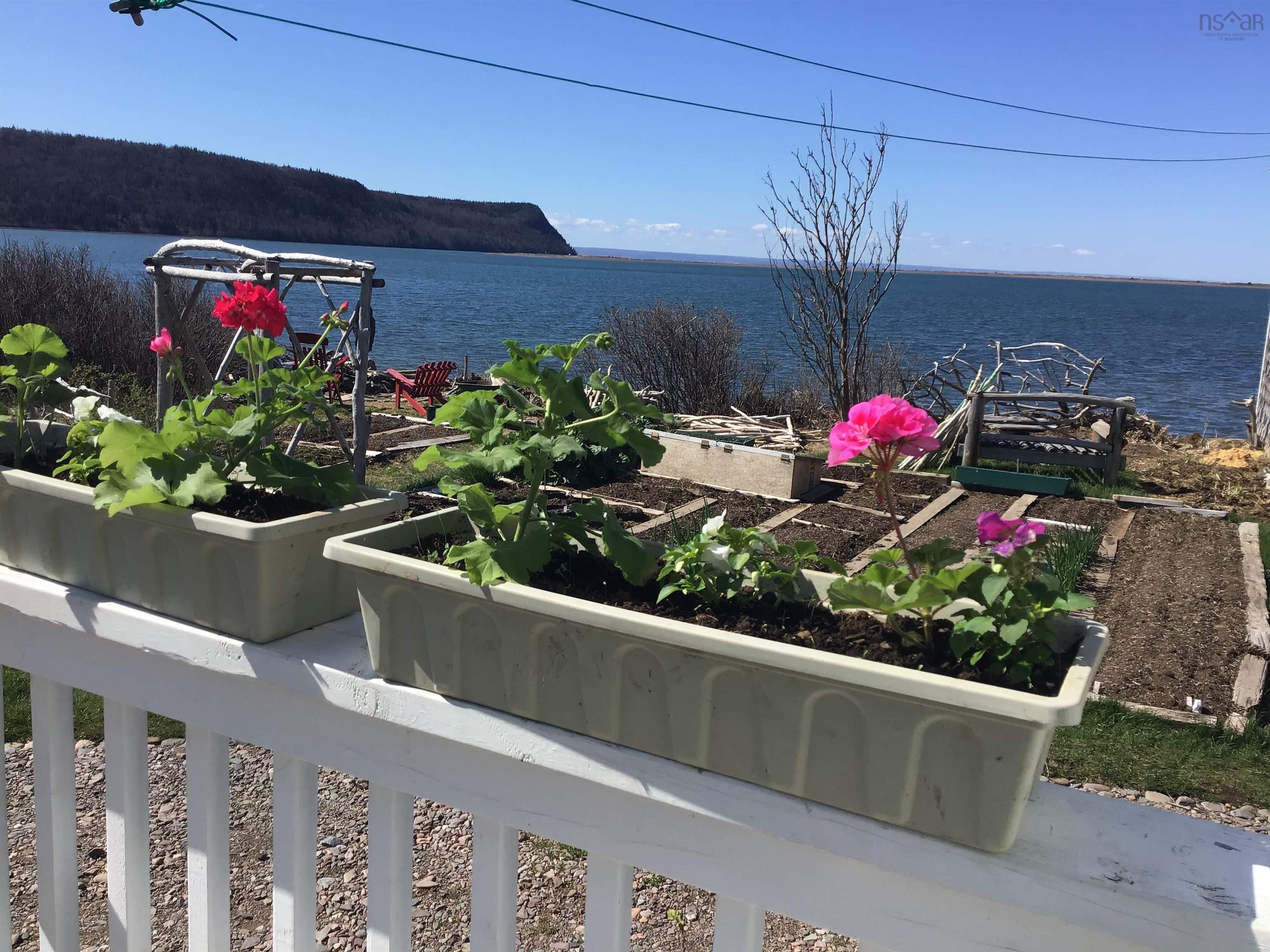 $349,000.00: 3702 209 Highway, Advocate Harbour