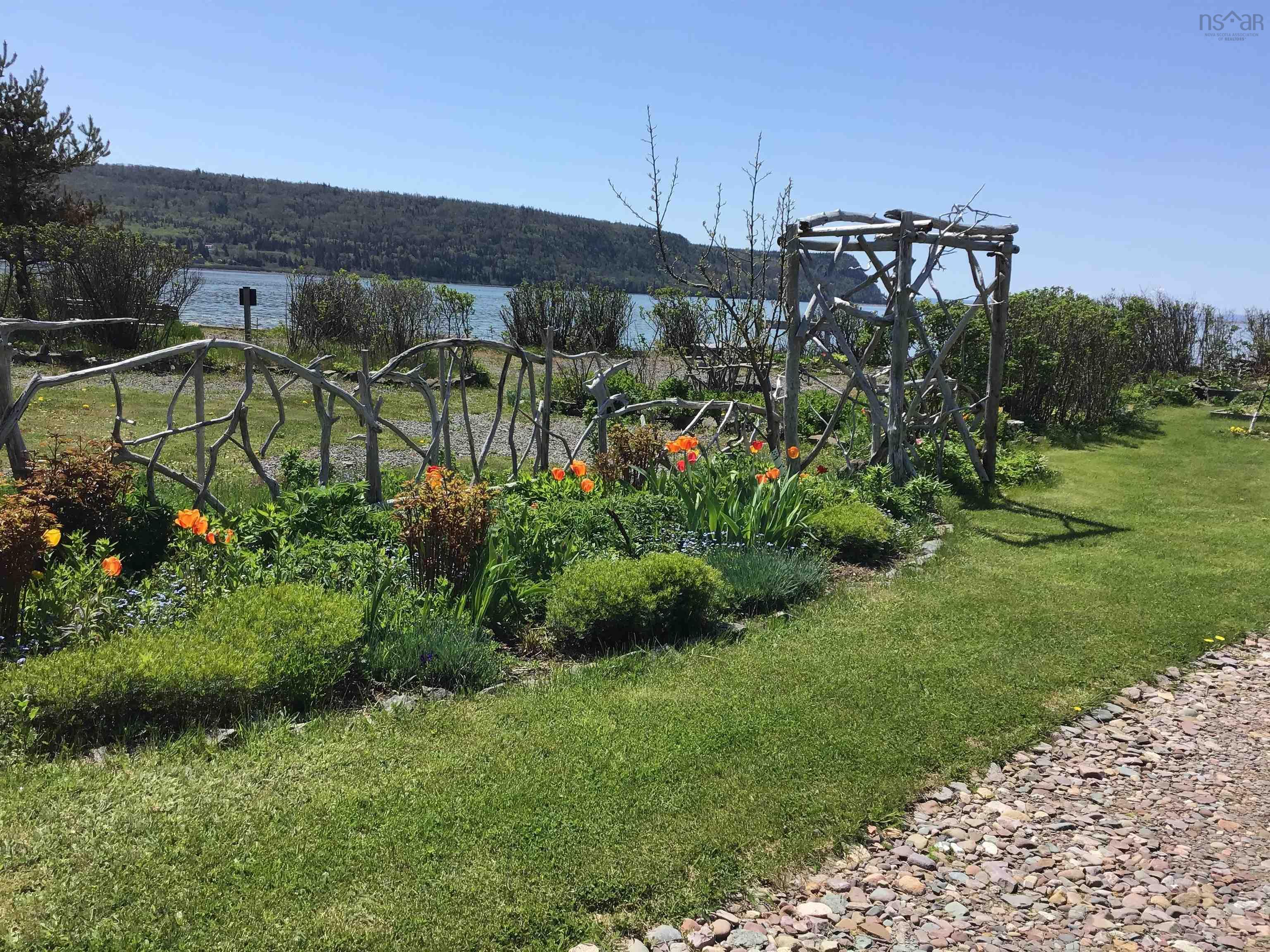 $349,000.00: 3702 209 Highway, Advocate Harbour