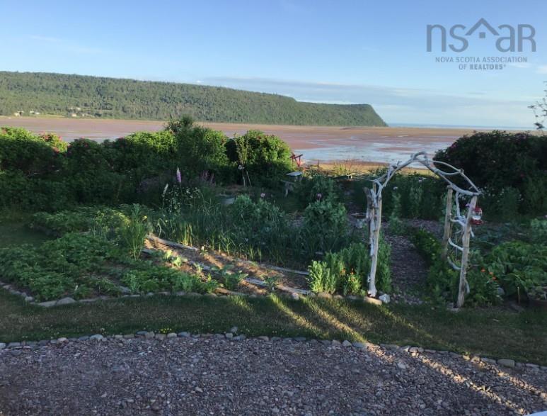 $349,000.00: 3702 209 Highway, Advocate Harbour