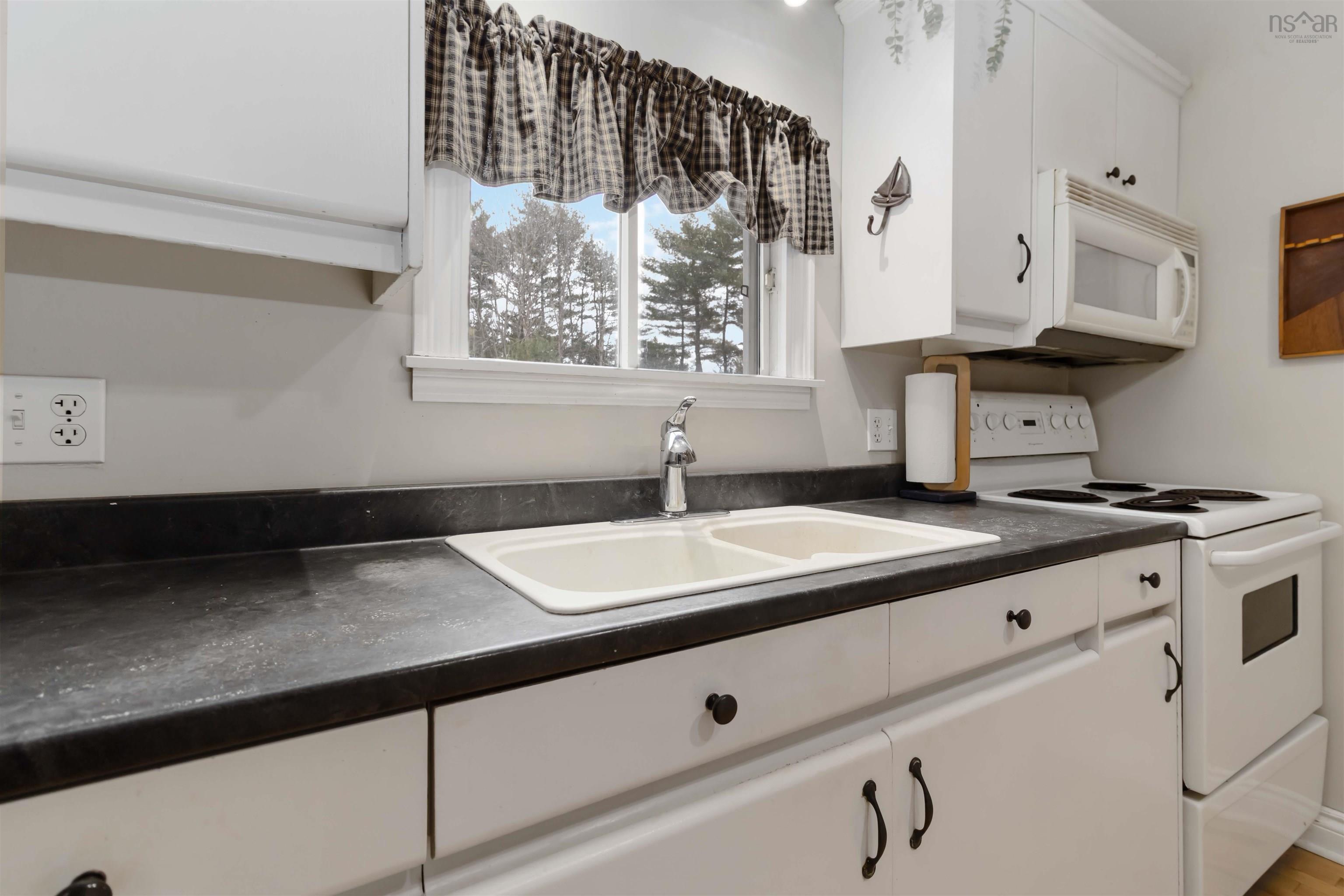 $292,400.00: 186 Old Kettle Road, Mill Village