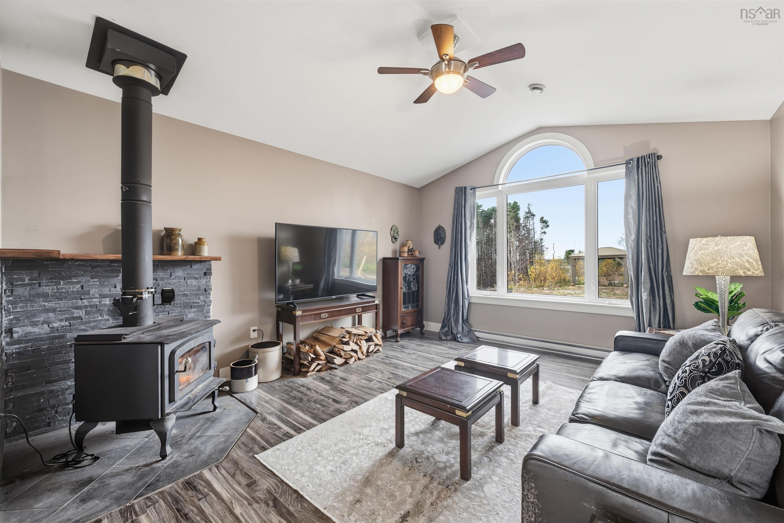 $565,000.00: 281 Heselton Drive, Ostrea Lake