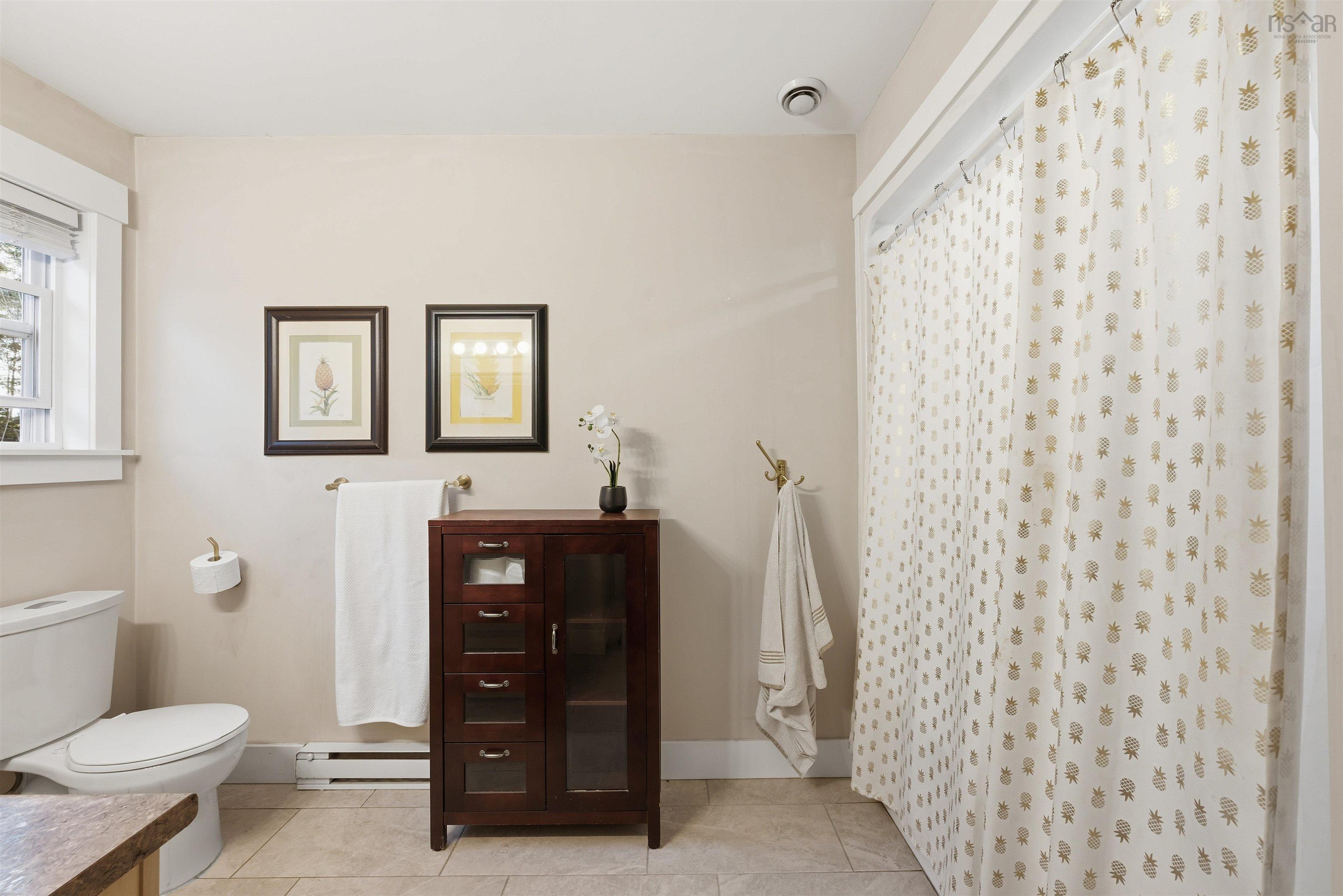 $565,000.00: 281 Heselton Drive, Ostrea Lake