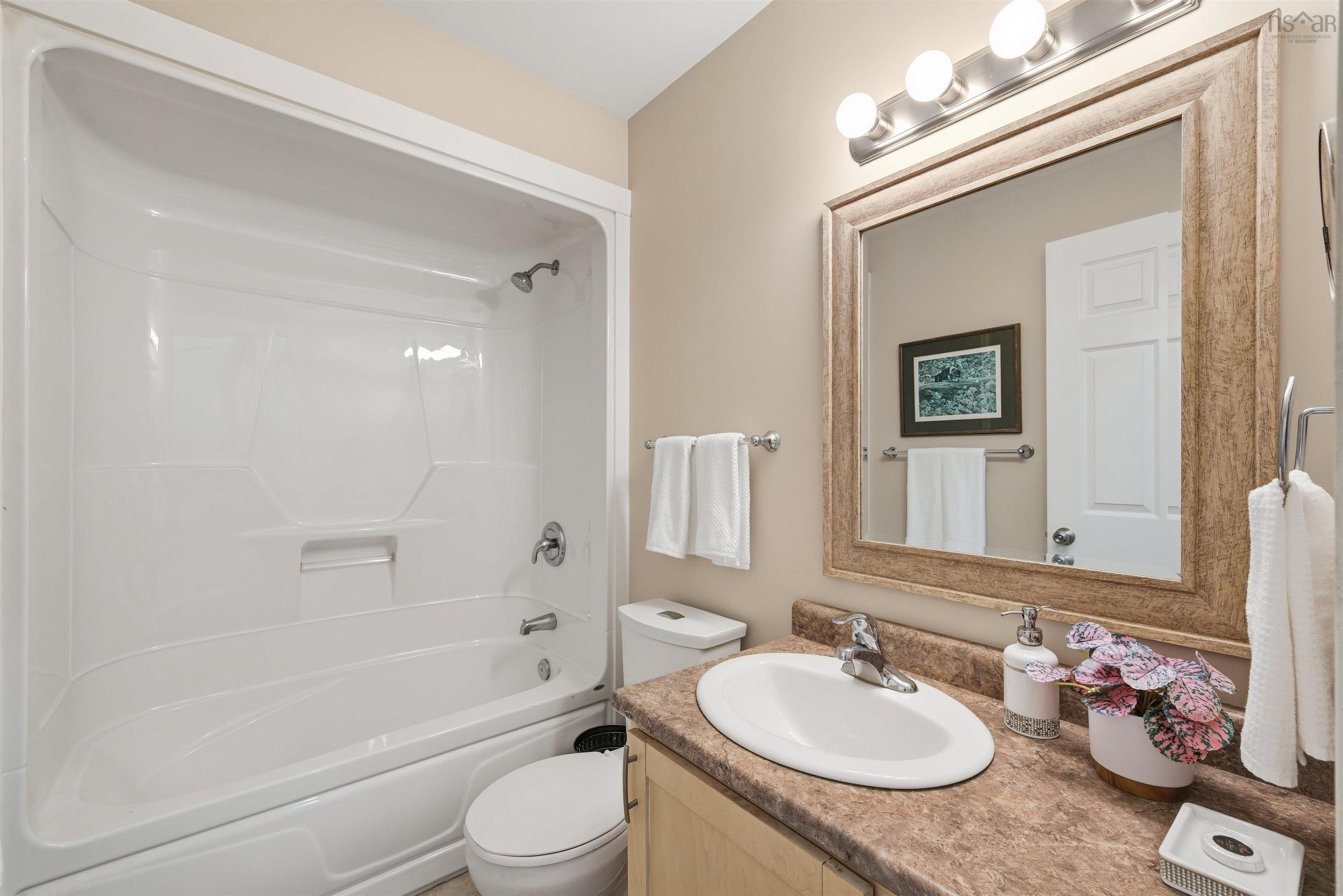 $565,000.00: 281 Heselton Drive, Ostrea Lake