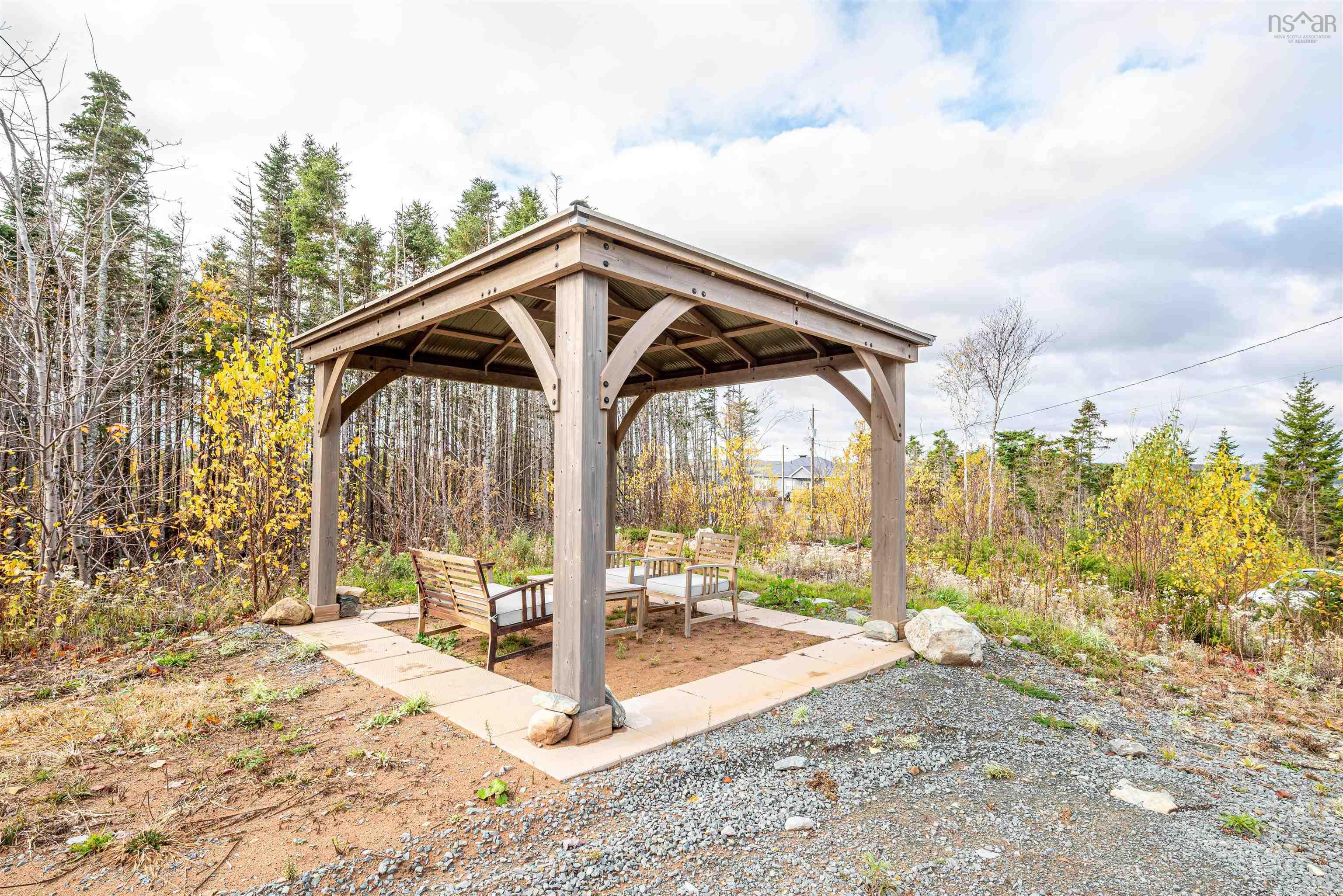 $565,000.00: 281 Heselton Drive, Ostrea Lake