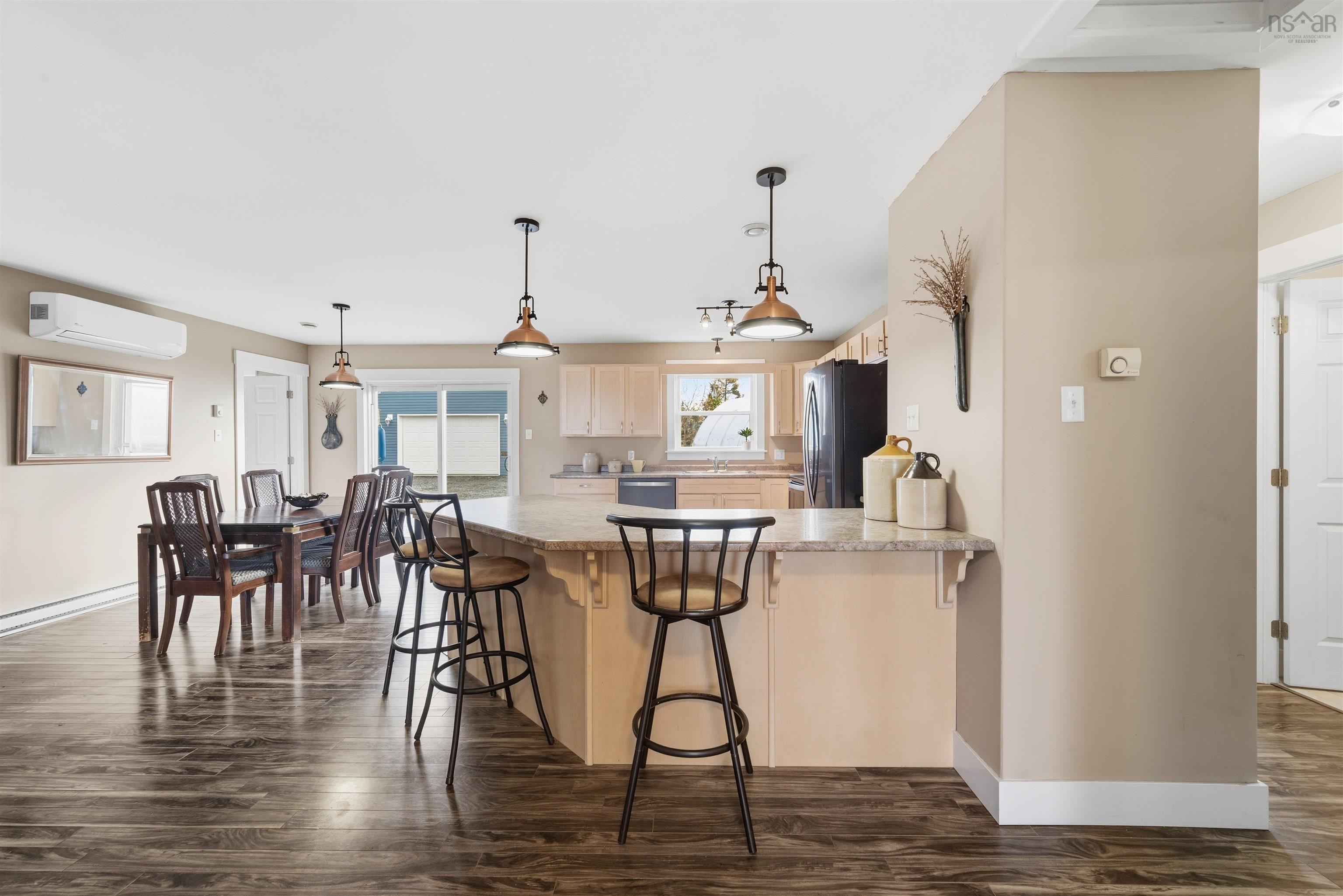 $565,000.00: 281 Heselton Drive, Ostrea Lake