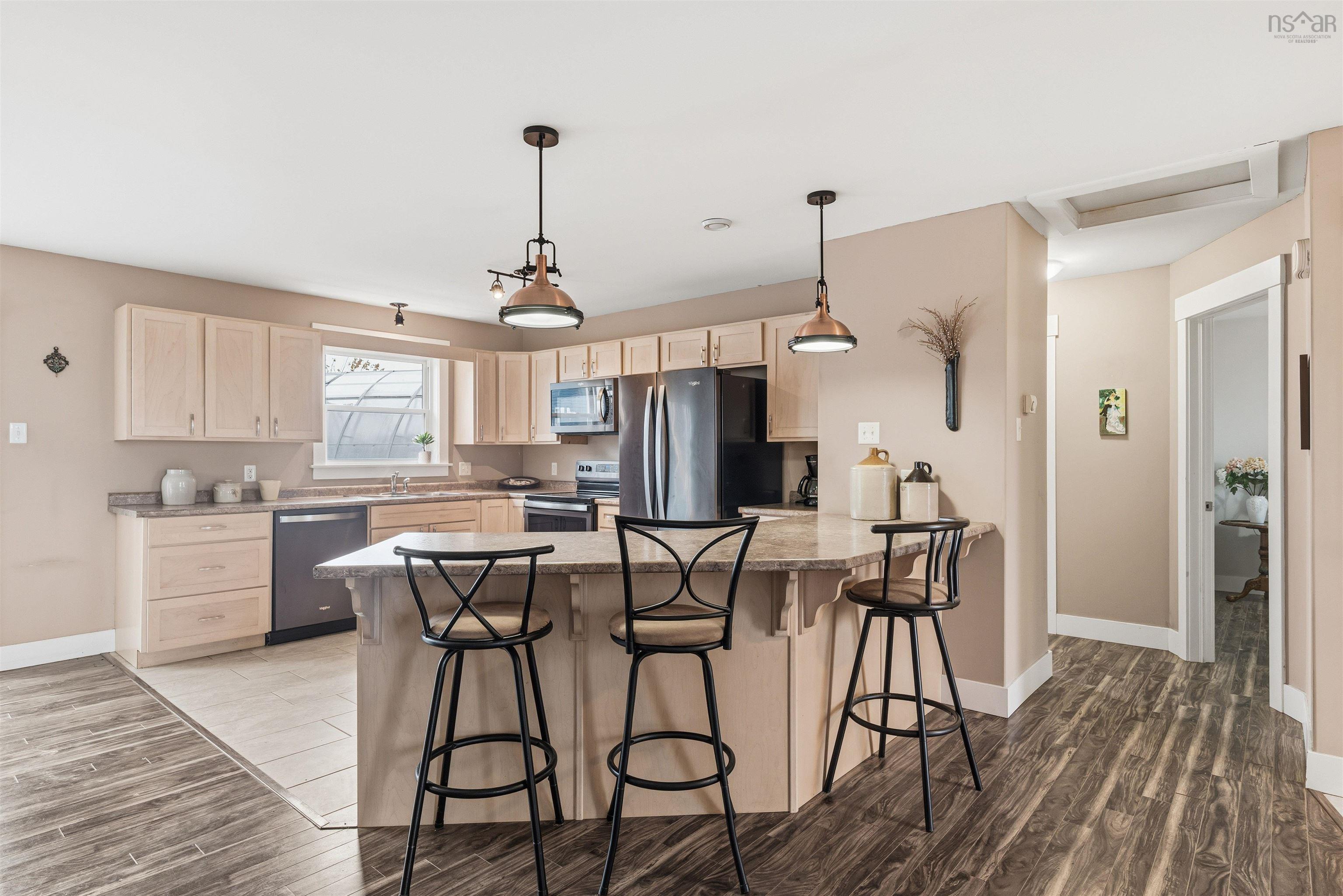 $565,000.00: 281 Heselton Drive, Ostrea Lake