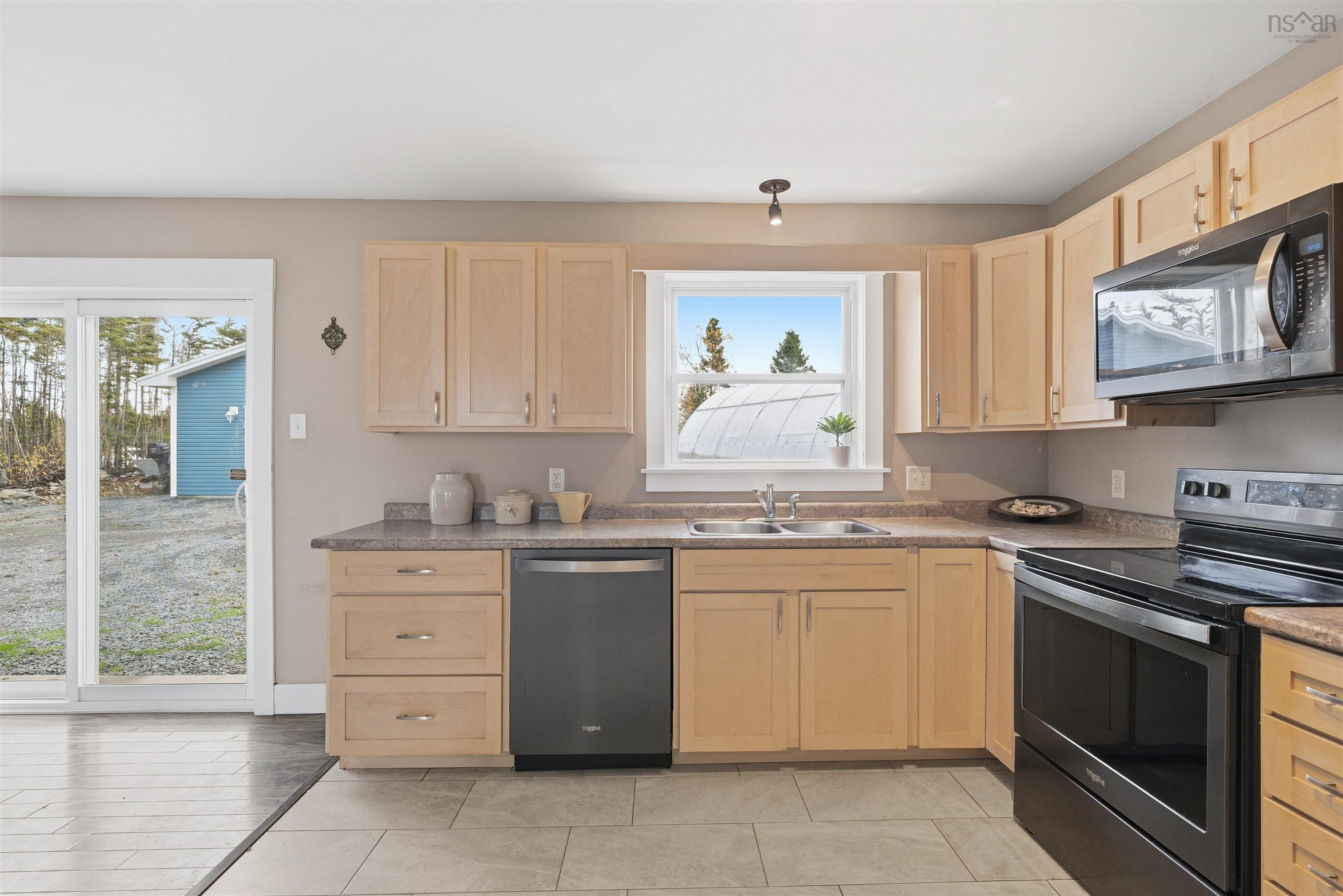 $565,000.00: 281 Heselton Drive, Ostrea Lake