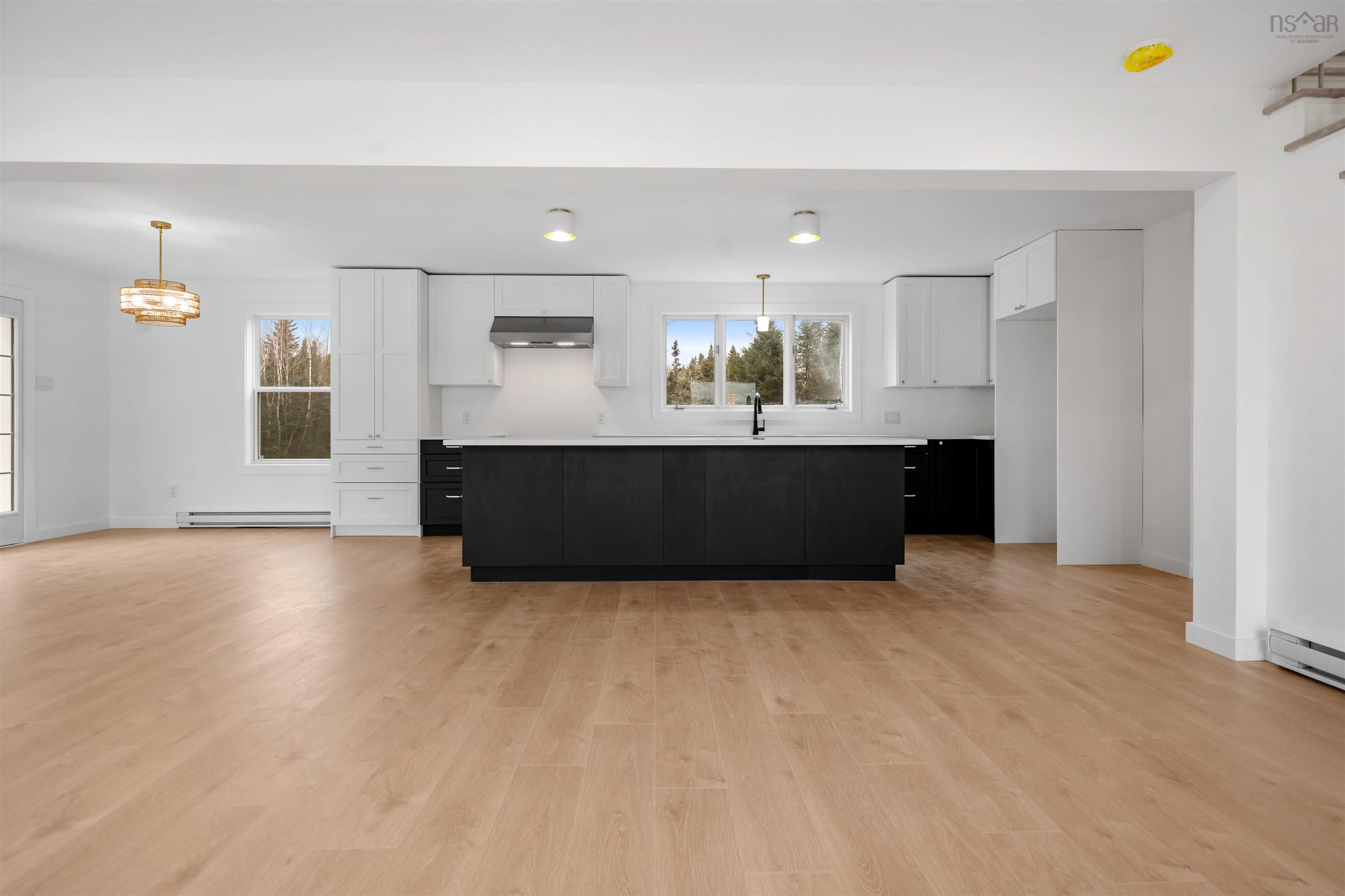 $559,900.00: 120 Old Road Hill, Sherbrooke