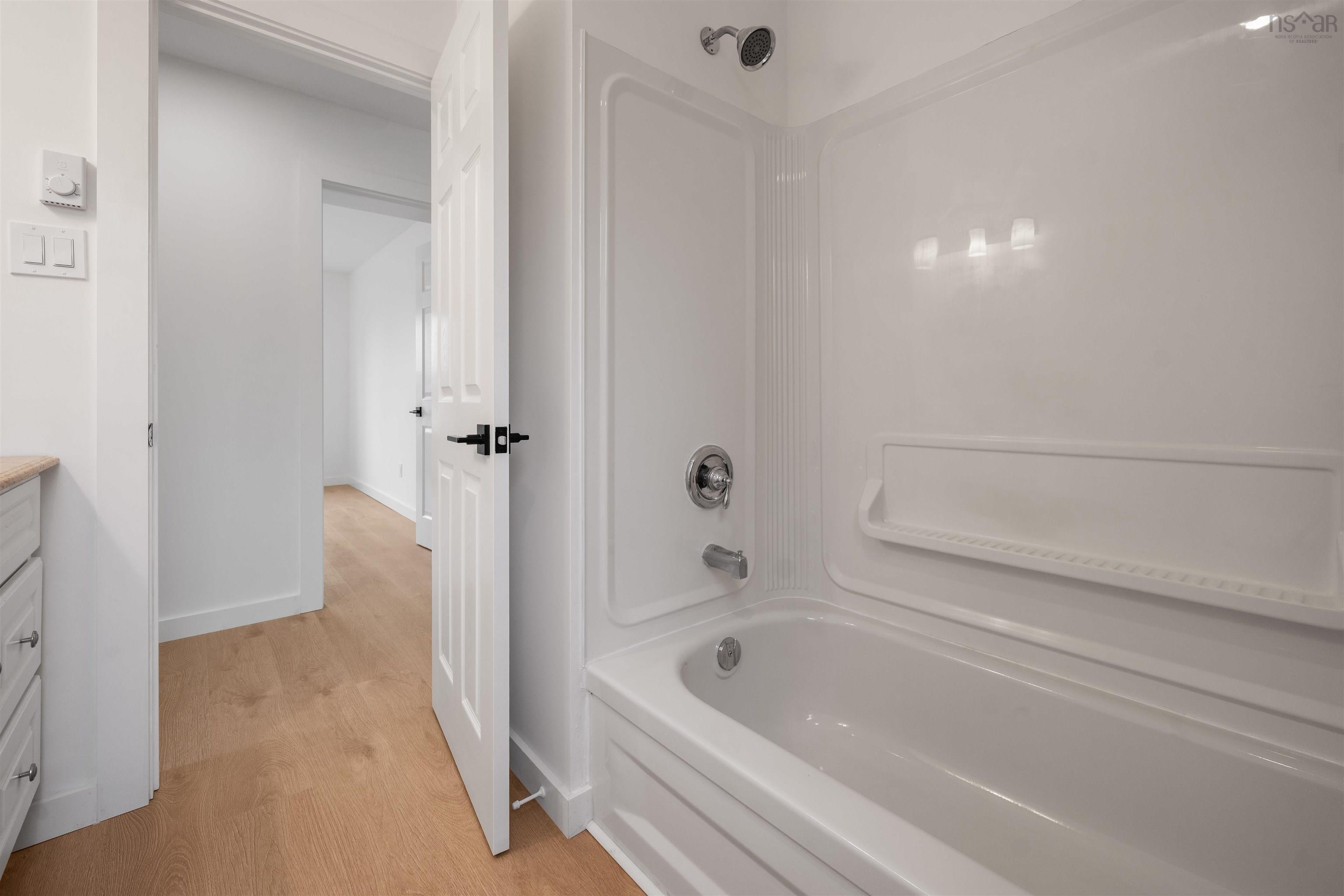 $559,900.00: 120 Old Road Hill, Sherbrooke