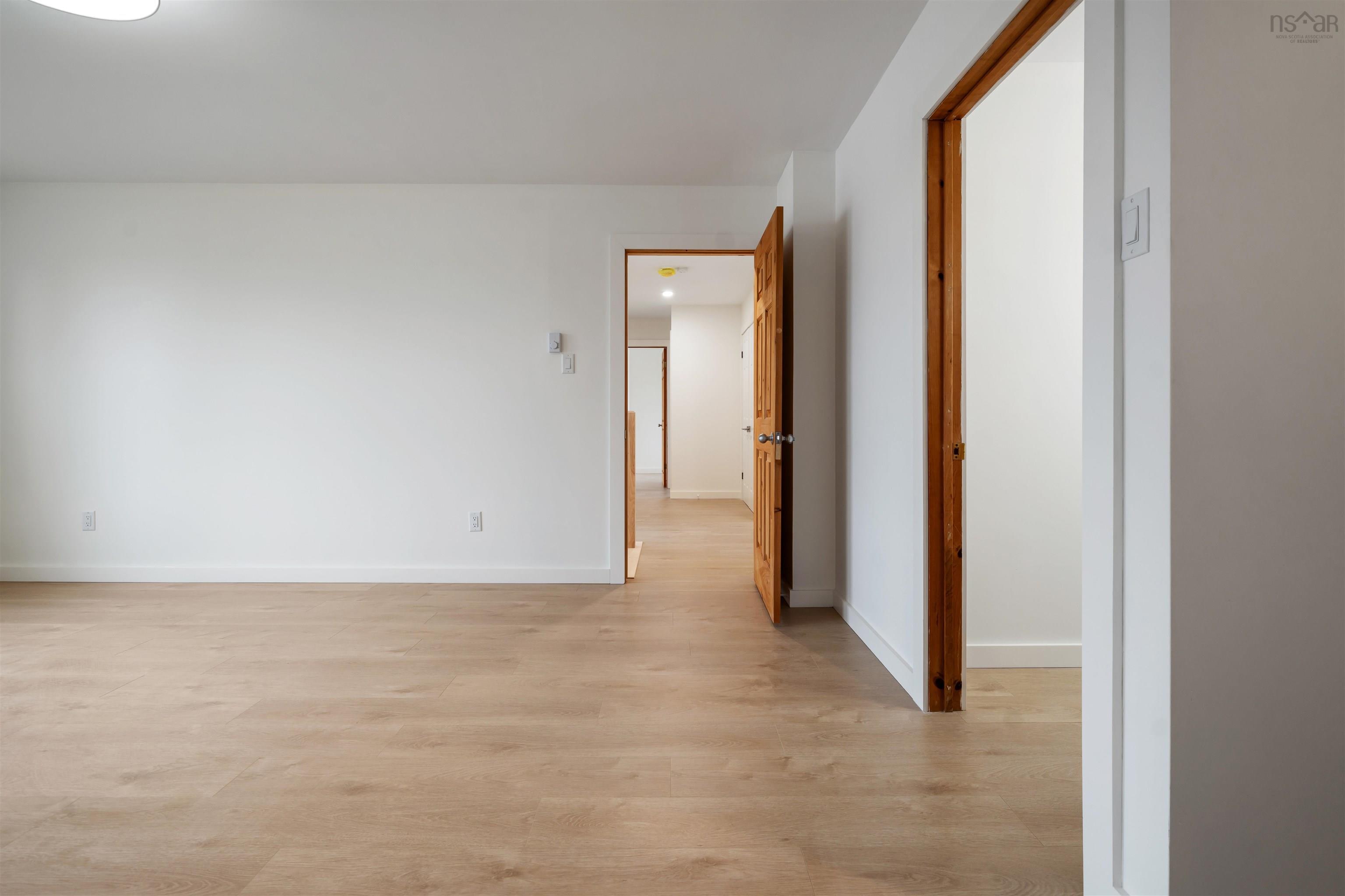 $559,900.00: 120 Old Road Hill, Sherbrooke