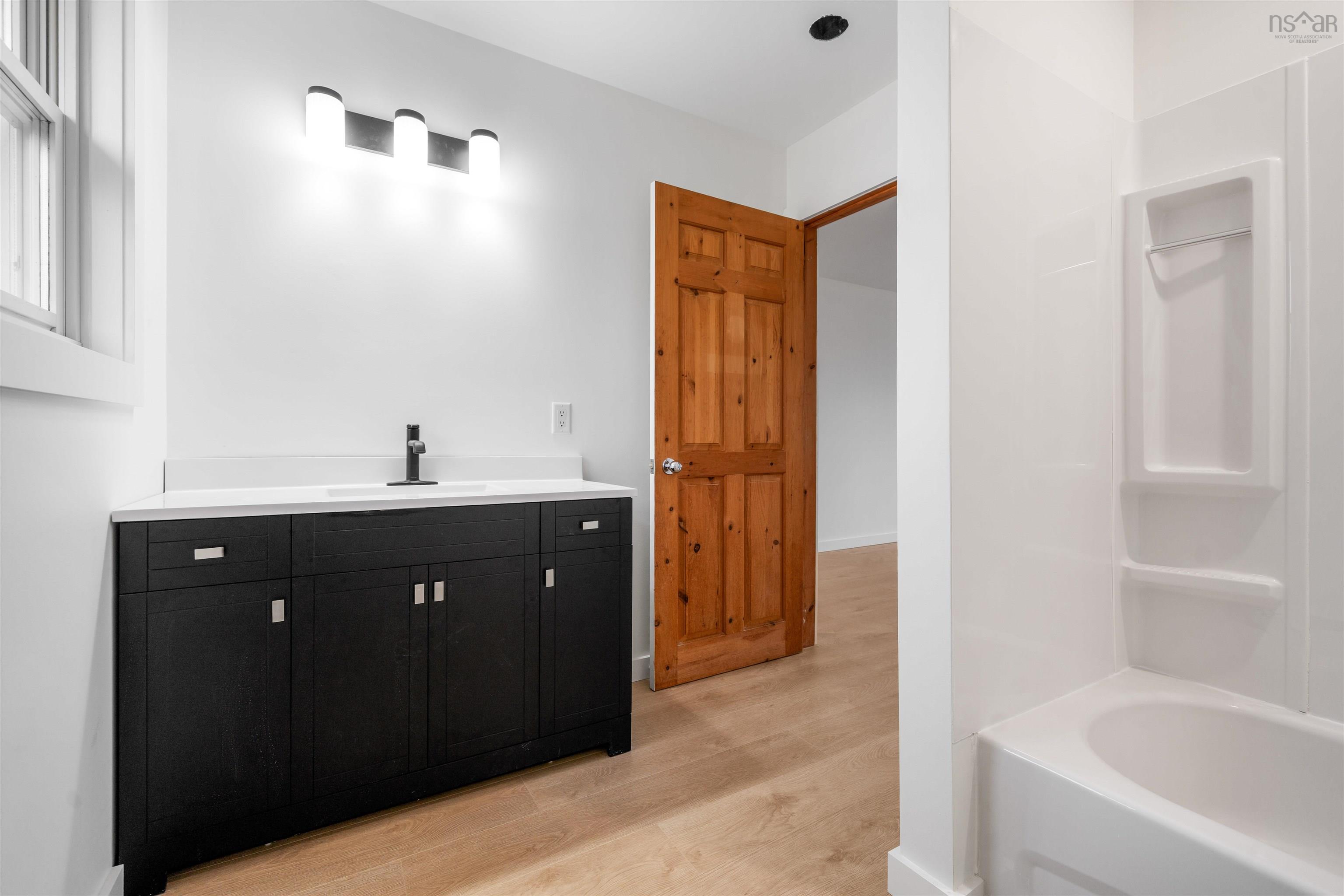 $559,900.00: 120 Old Road Hill, Sherbrooke