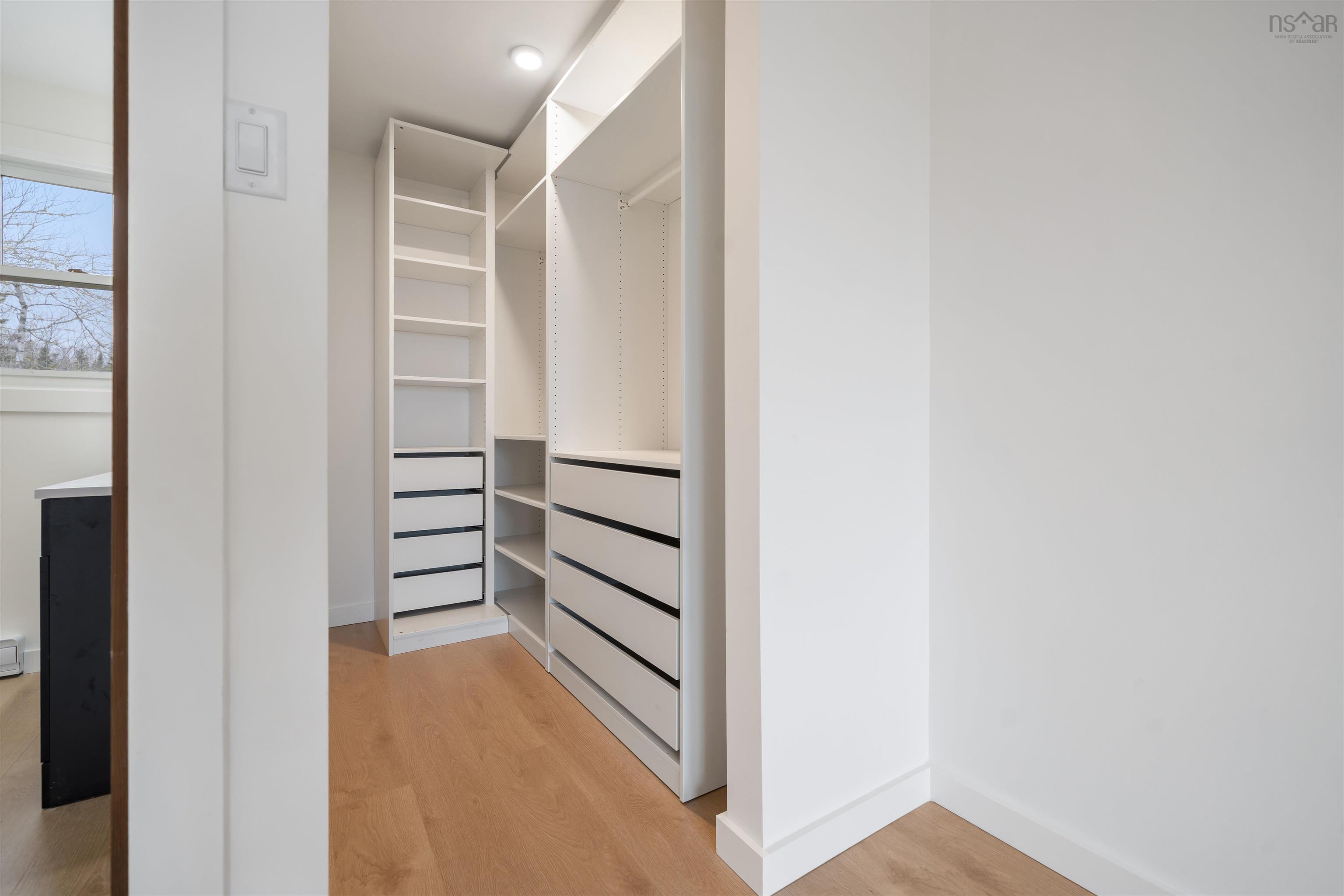 $559,900.00: 120 Old Road Hill, Sherbrooke