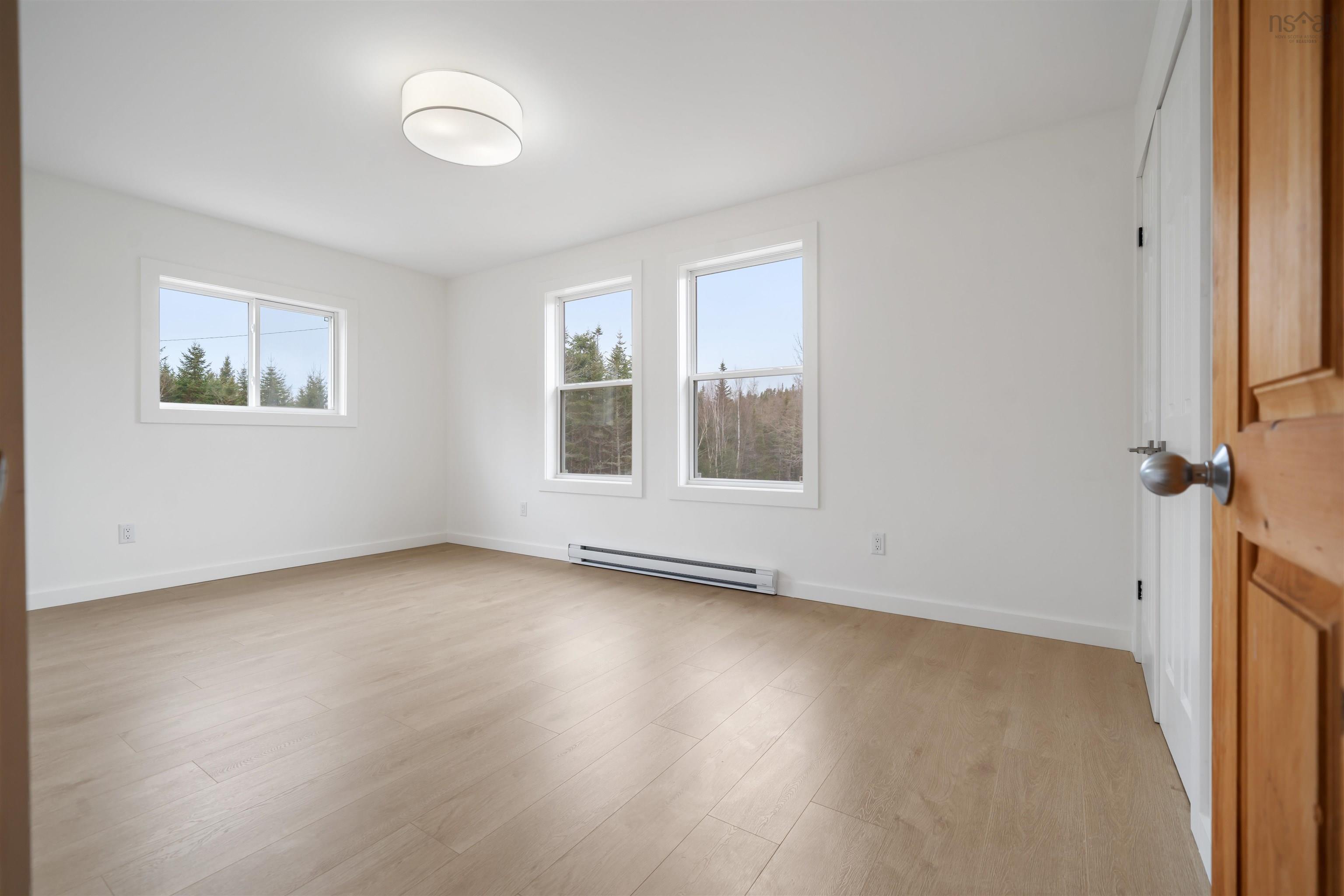 $559,900.00: 120 Old Road Hill, Sherbrooke