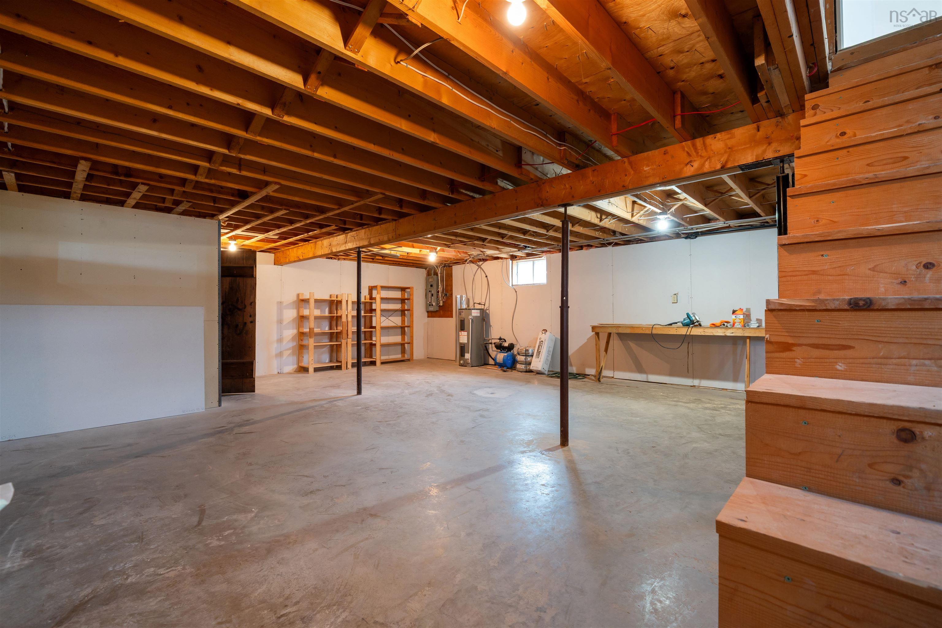 $559,900.00: 120 Old Road Hill, Sherbrooke