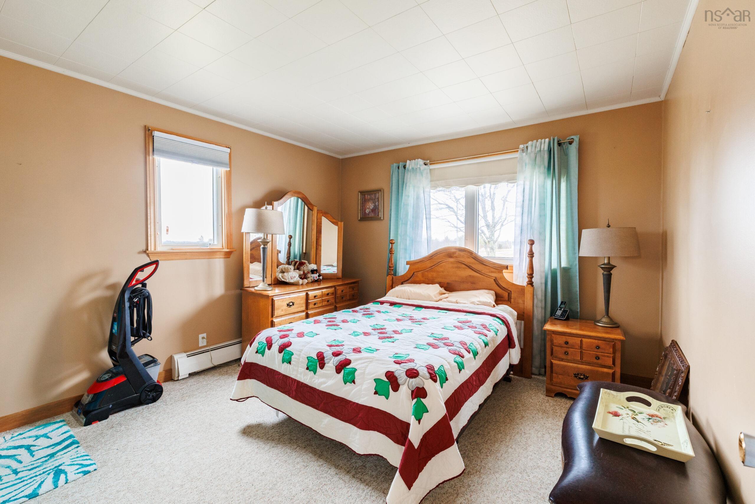 $380,000.00: 32 Chemin Des Bourque, Ste. Anne Du Ruisseau