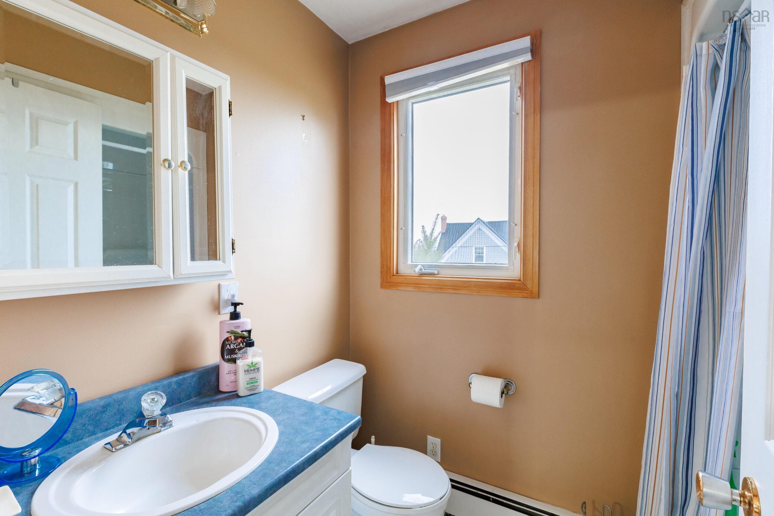 $380,000.00: 32 Chemin Des Bourque, Ste. Anne Du Ruisseau