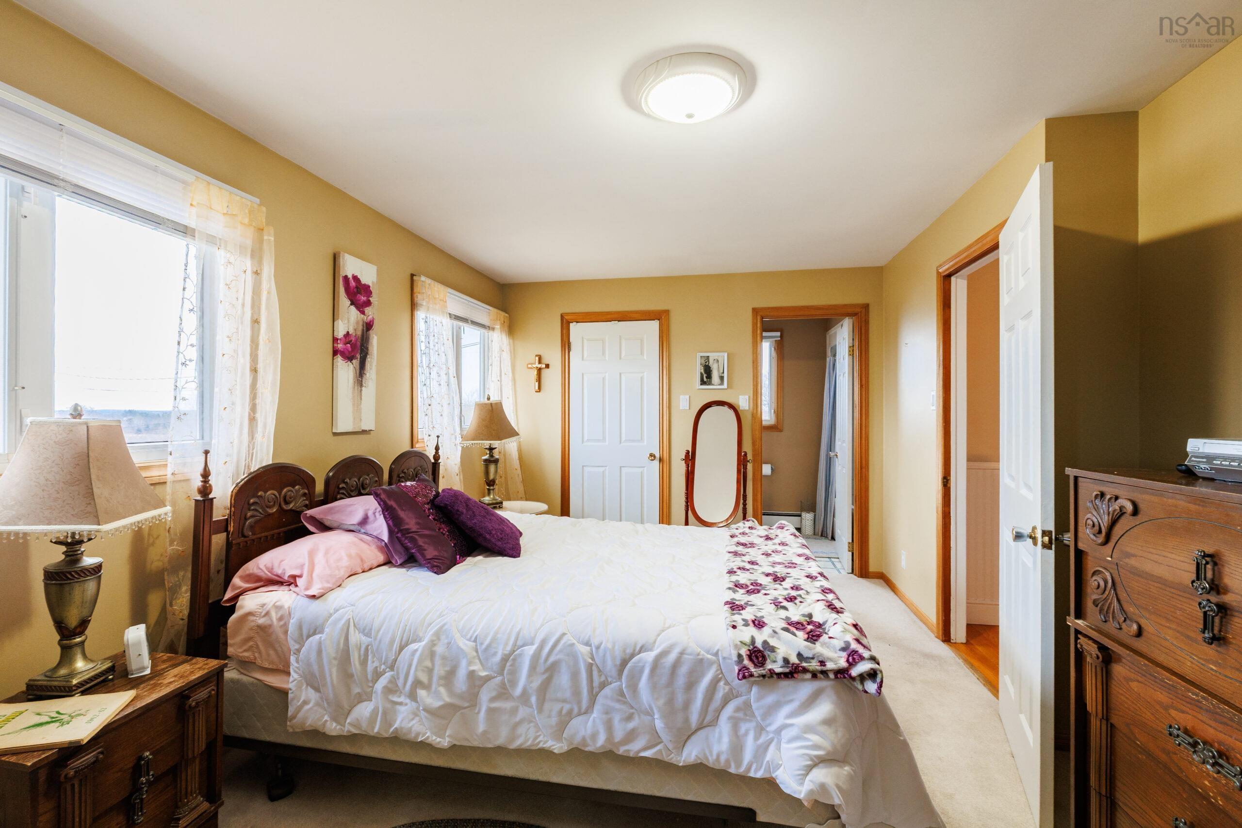 $380,000.00: 32 Chemin Des Bourque, Ste. Anne Du Ruisseau