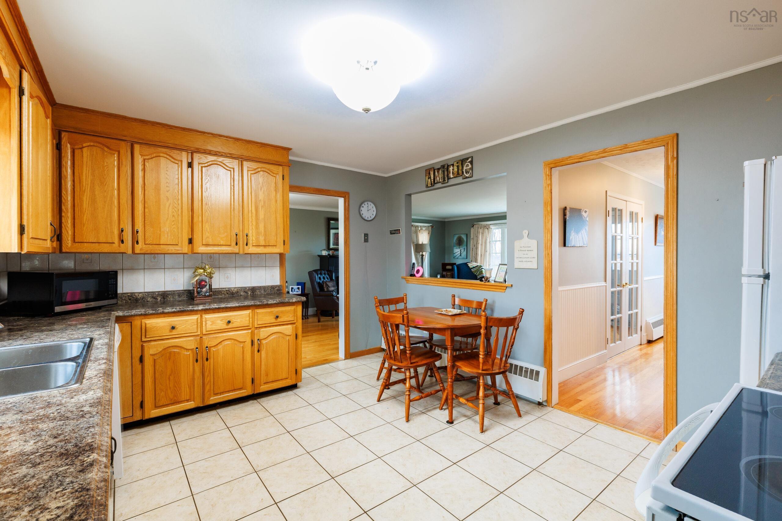 $380,000.00: 32 Chemin Des Bourque, Ste. Anne Du Ruisseau