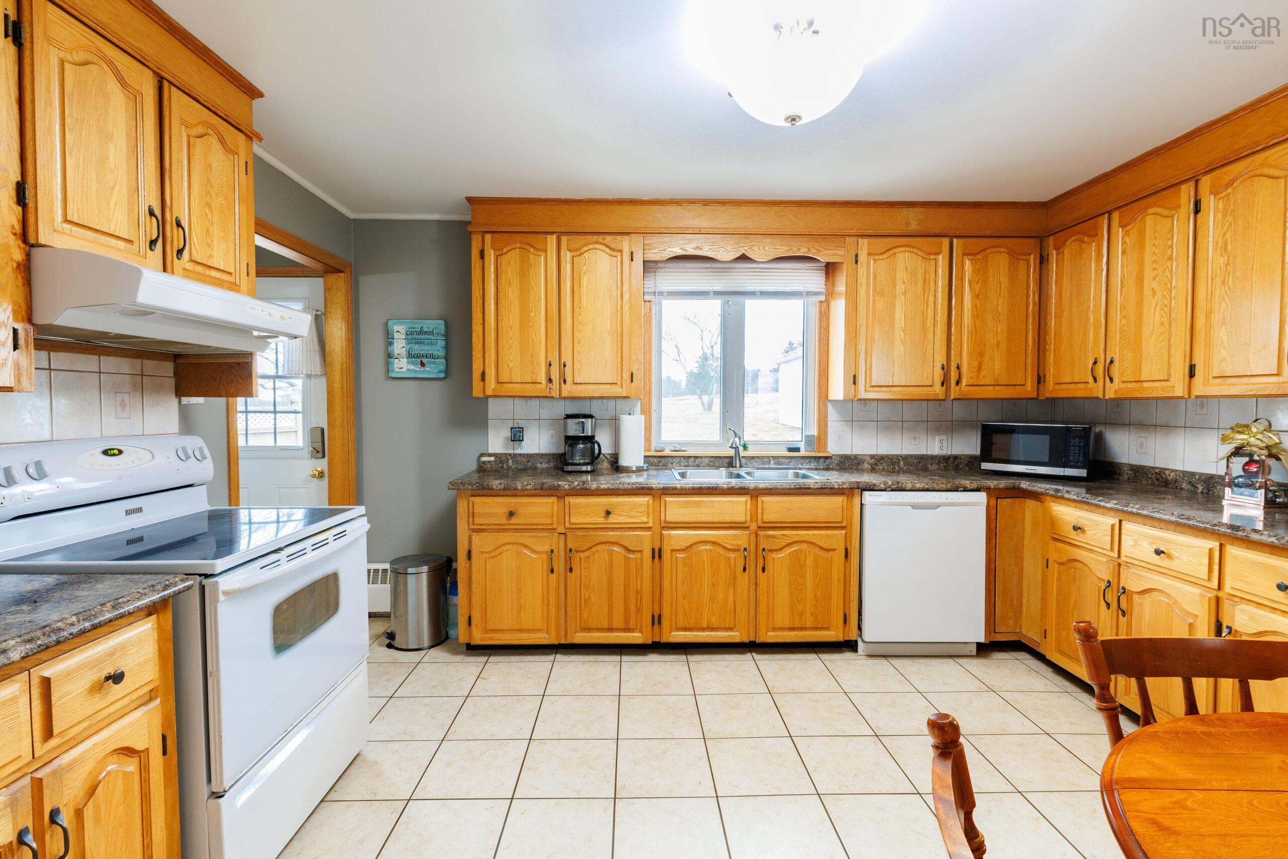 $380,000.00: 32 Chemin Des Bourque, Ste. Anne Du Ruisseau