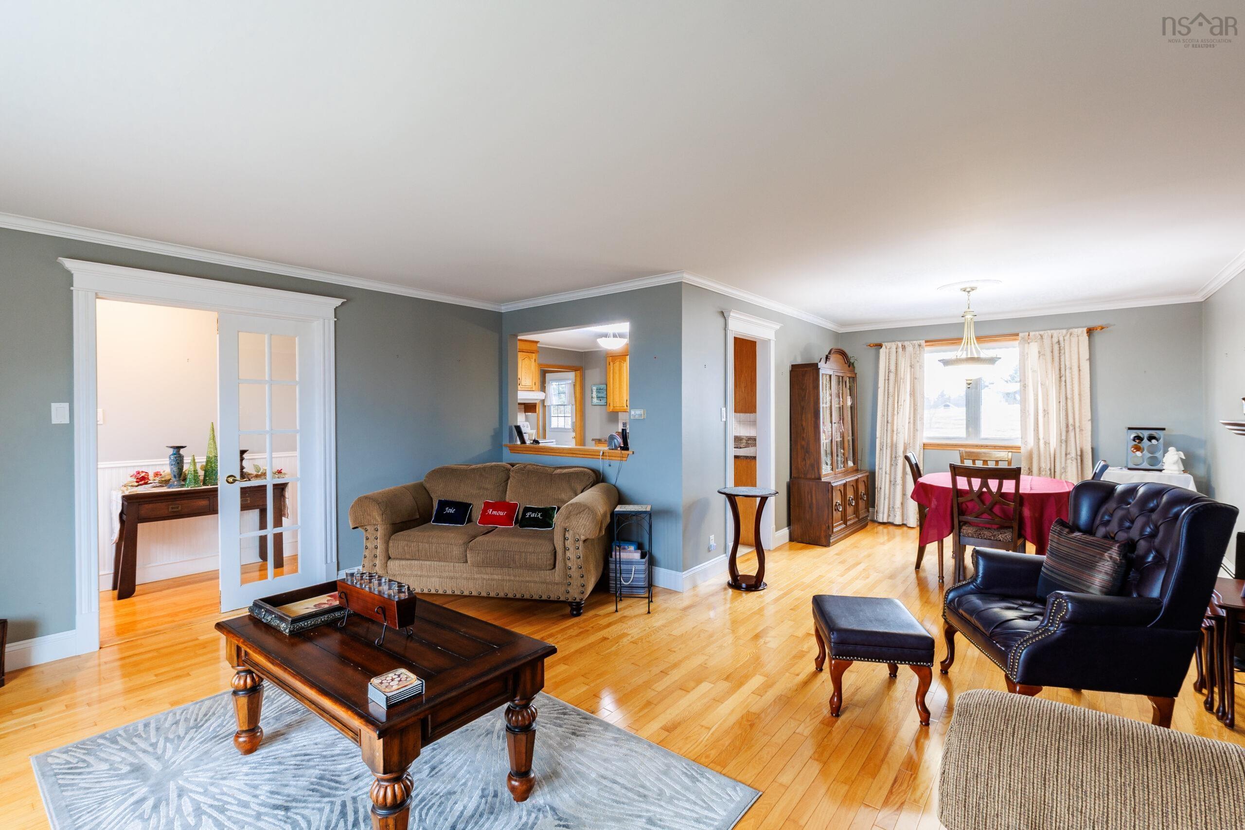 $380,000.00: 32 Chemin Des Bourque, Ste. Anne Du Ruisseau