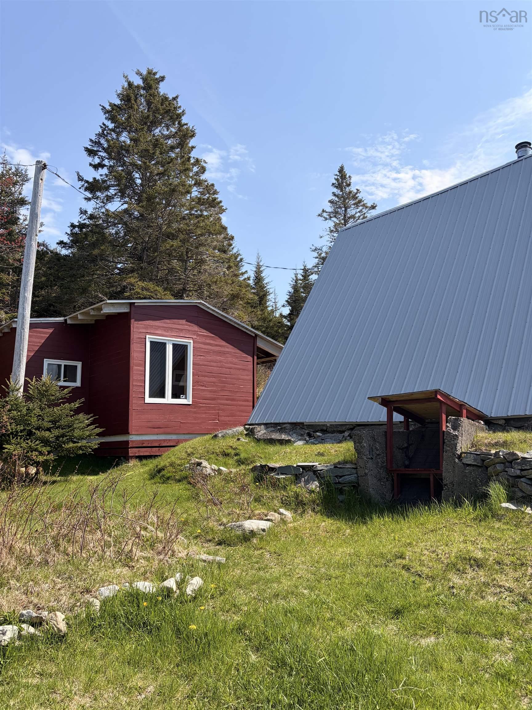 $429,900.00: 671 South Shore Road, Mitchell Bay