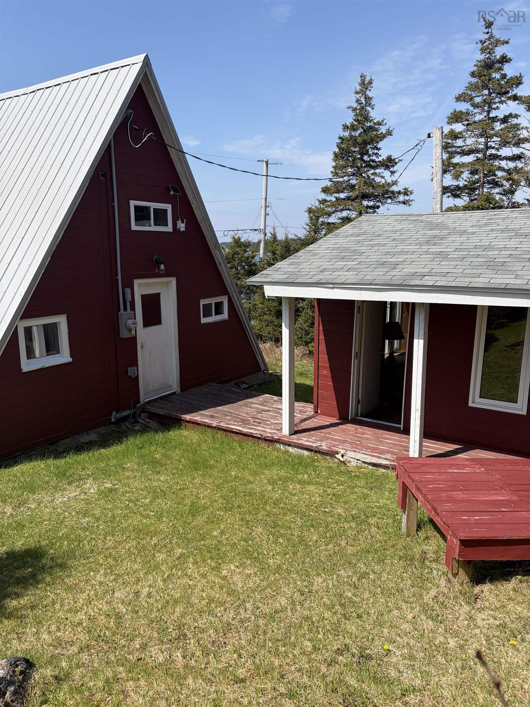 $429,900.00: 671 South Shore Road, Mitchell Bay