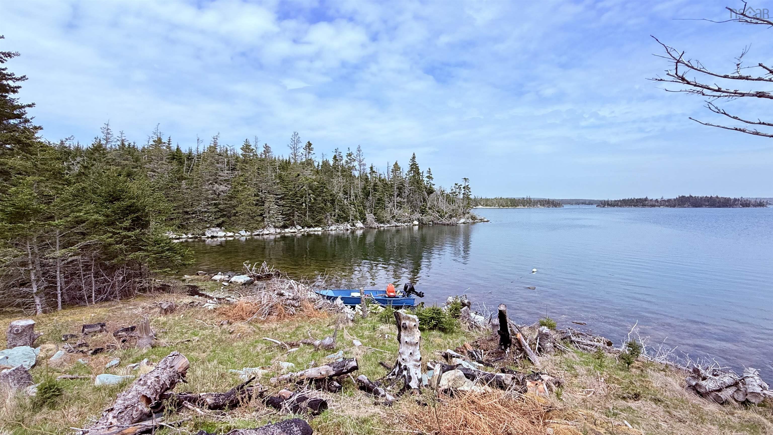 $429,900.00: 671 South Shore Road, Mitchell Bay