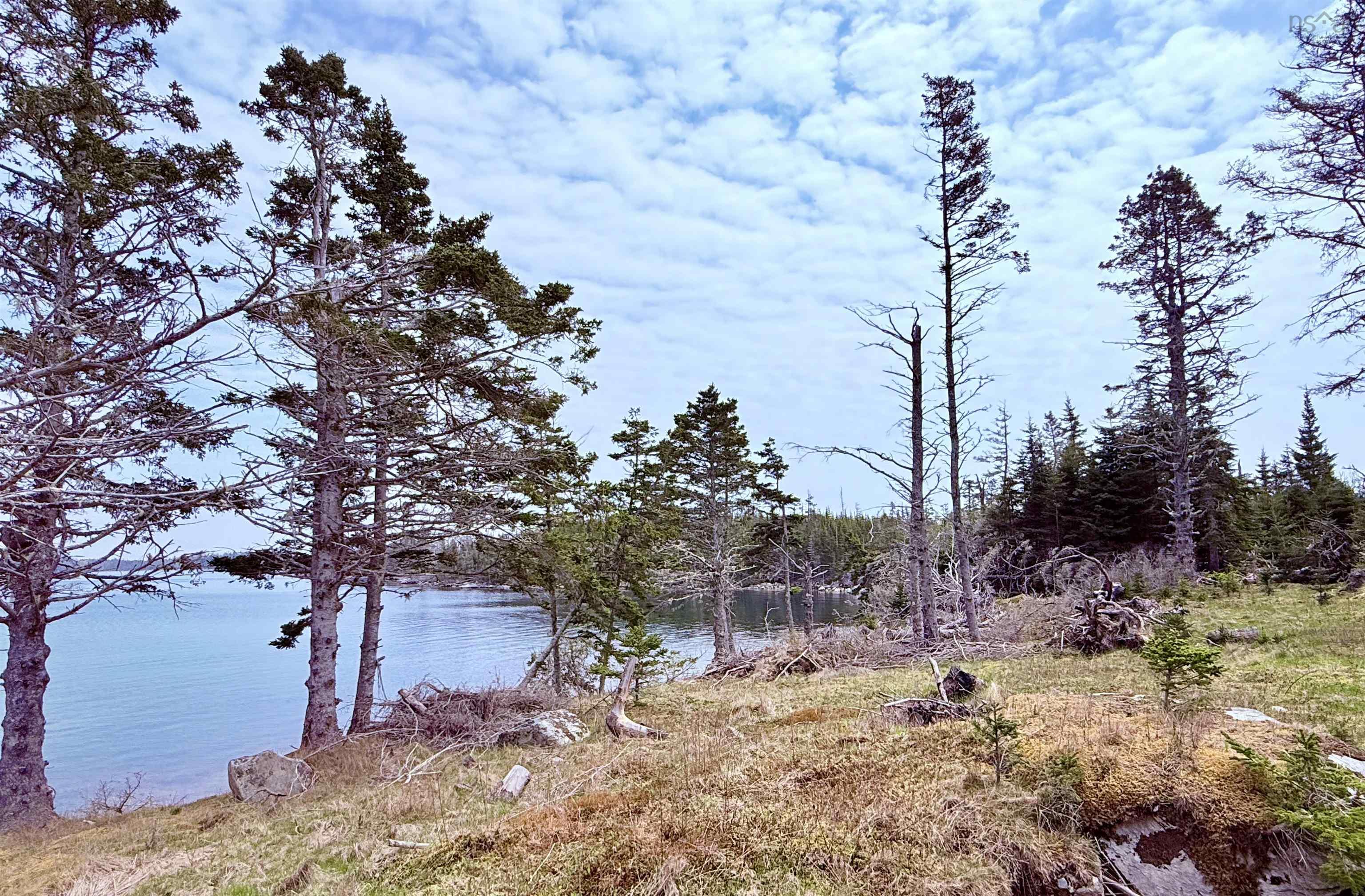 $429,900.00: 671 South Shore Road, Mitchell Bay