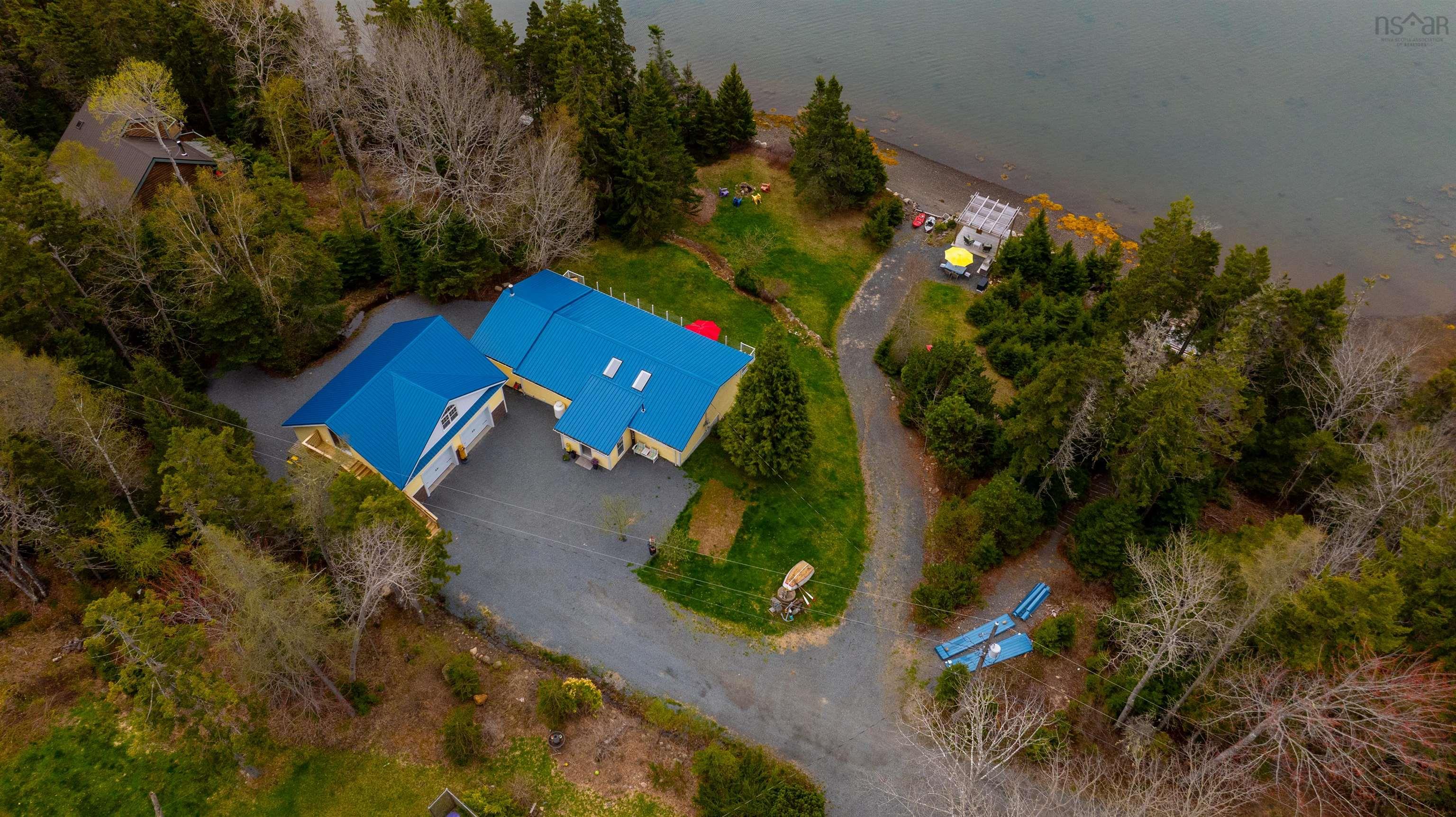 $879,900.00: 42 Goldfinch Lane, Heckmans Island