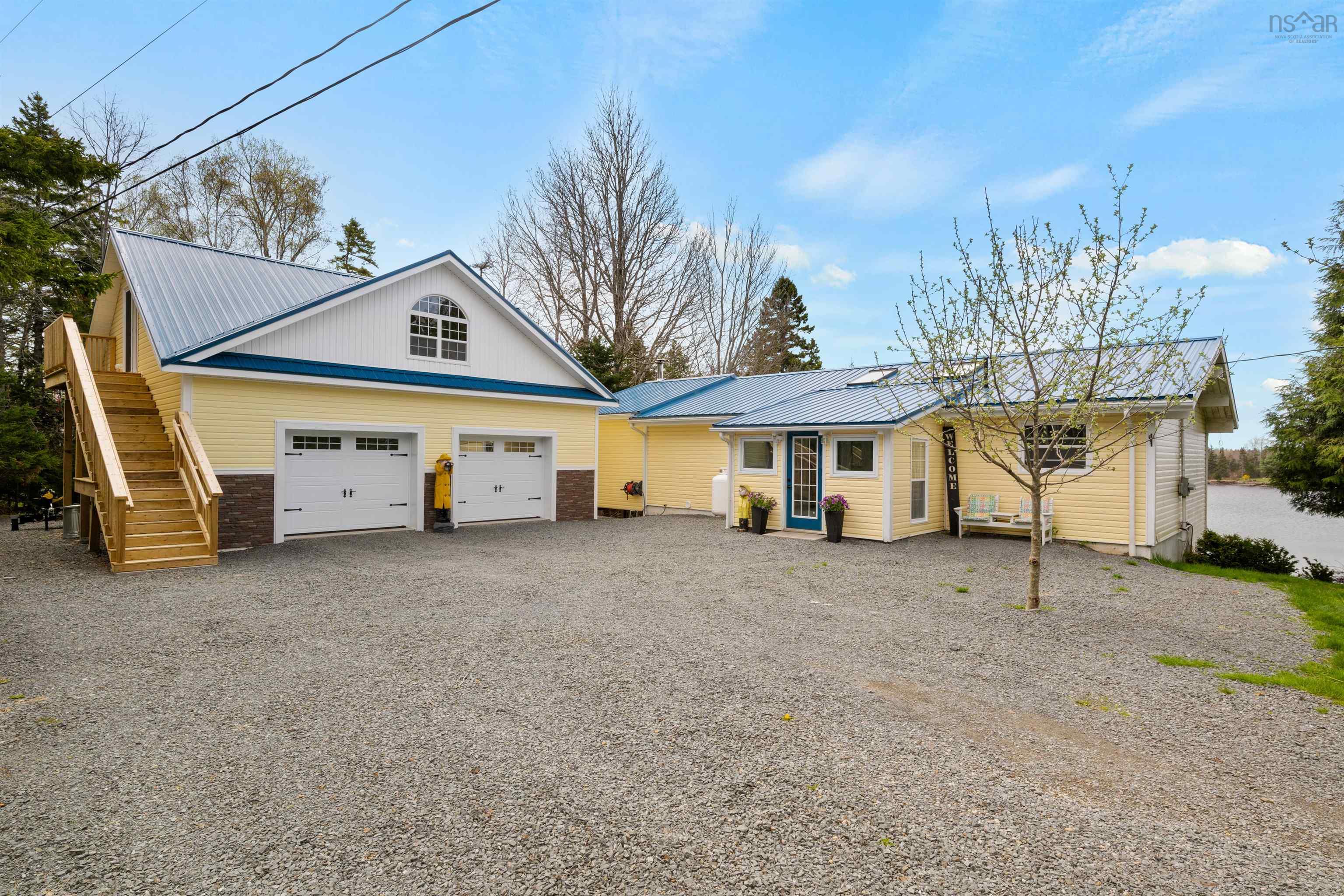 $879,900.00: 42 Goldfinch Lane, Heckmans Island