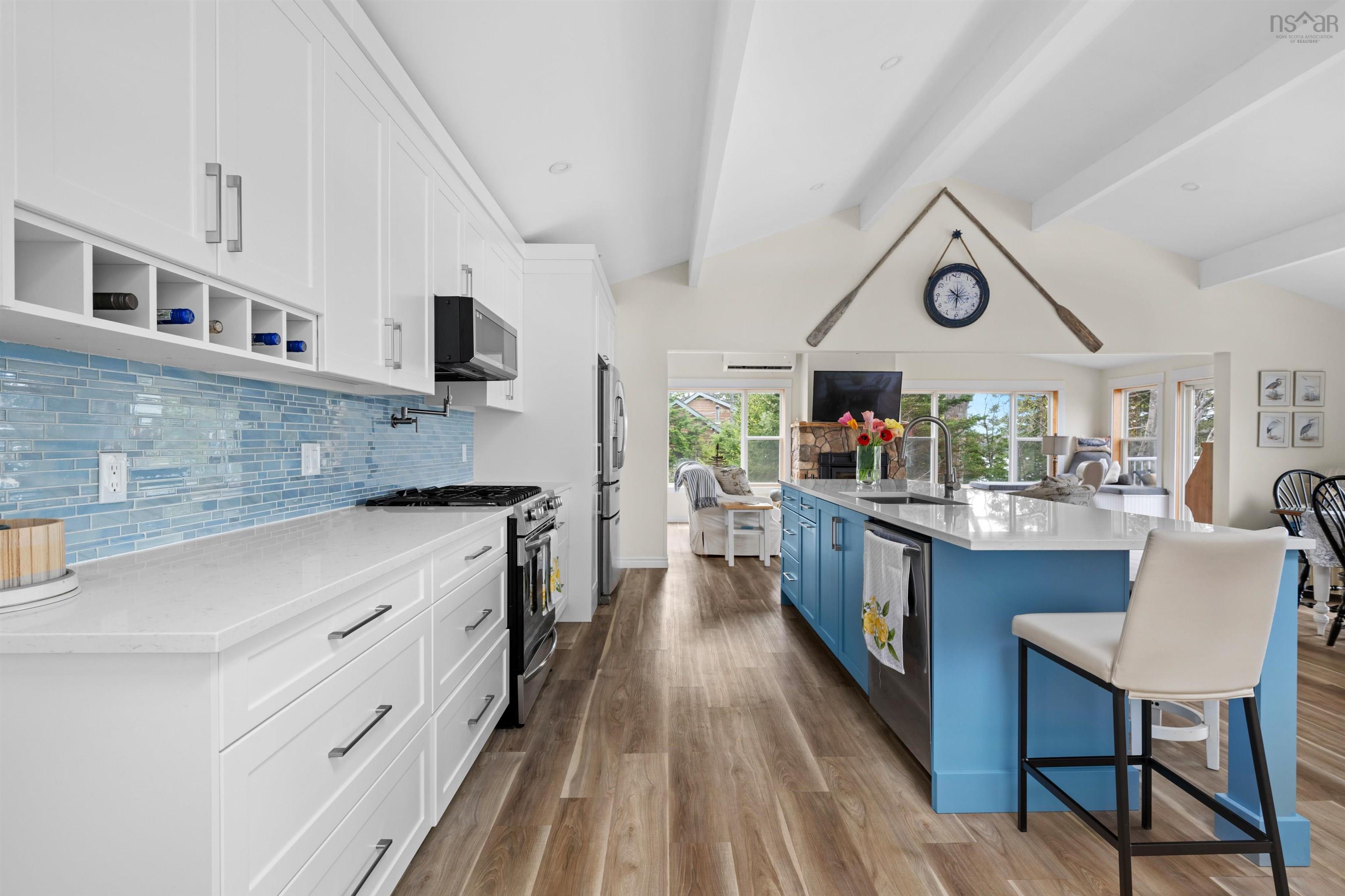 $879,900.00: 42 Goldfinch Lane, Heckmans Island