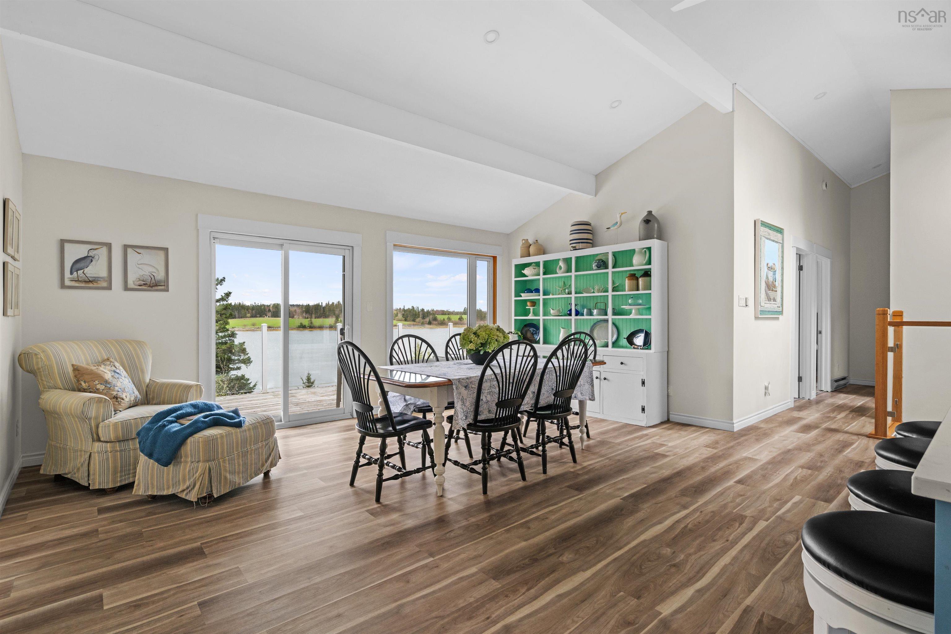 $879,900.00: 42 Goldfinch Lane, Heckmans Island