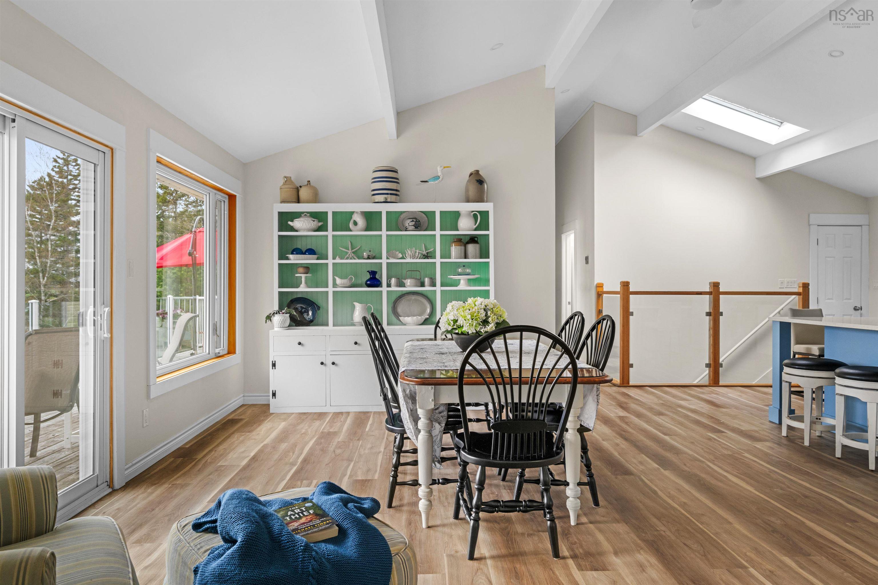 $879,900.00: 42 Goldfinch Lane, Heckmans Island