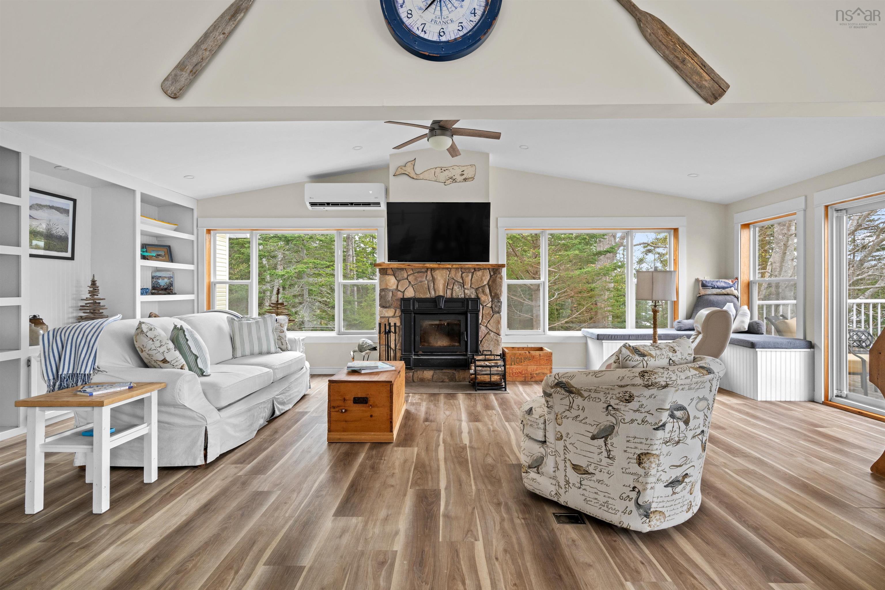$879,900.00: 42 Goldfinch Lane, Heckmans Island