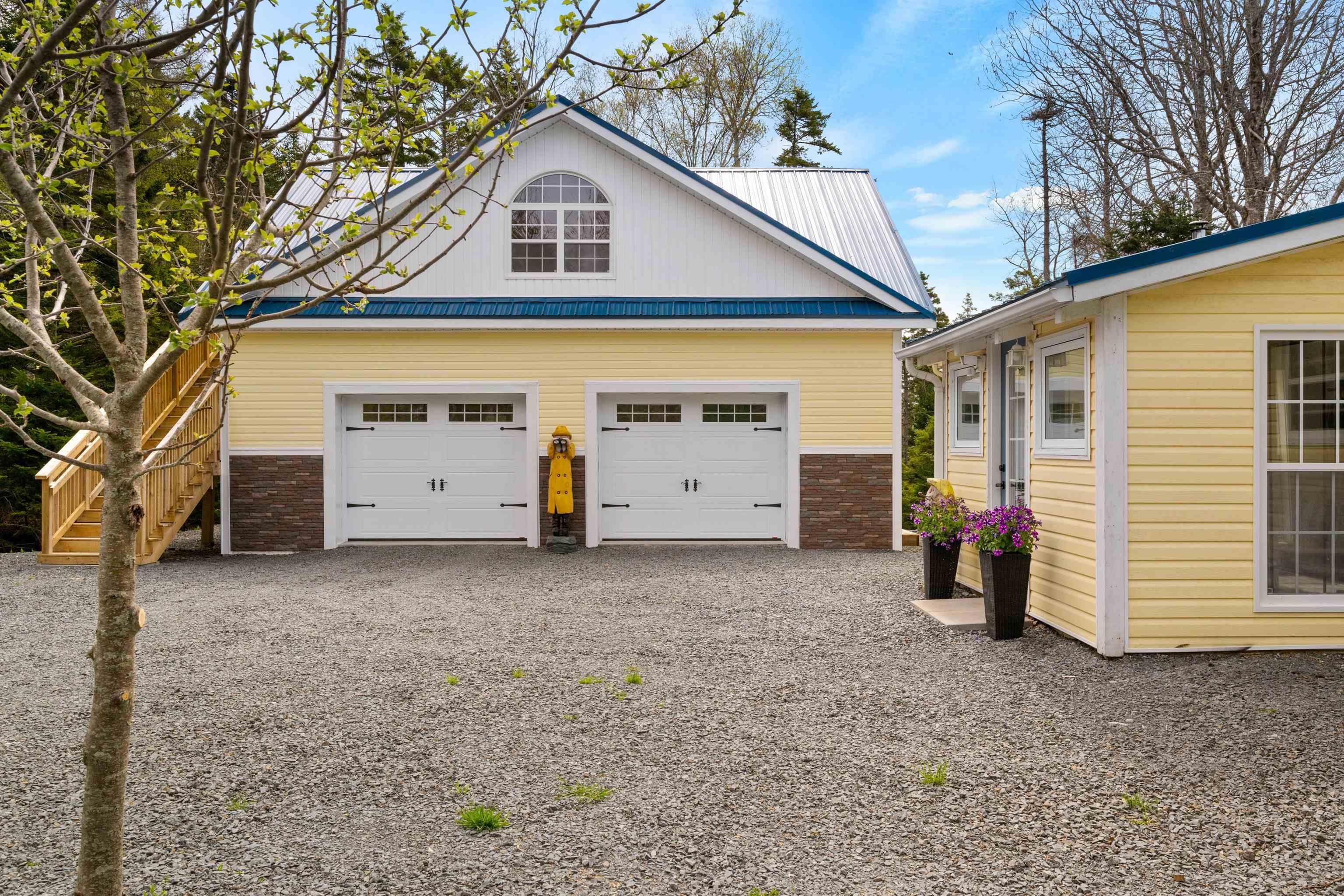 $879,900.00: 42 Goldfinch Lane, Heckmans Island
