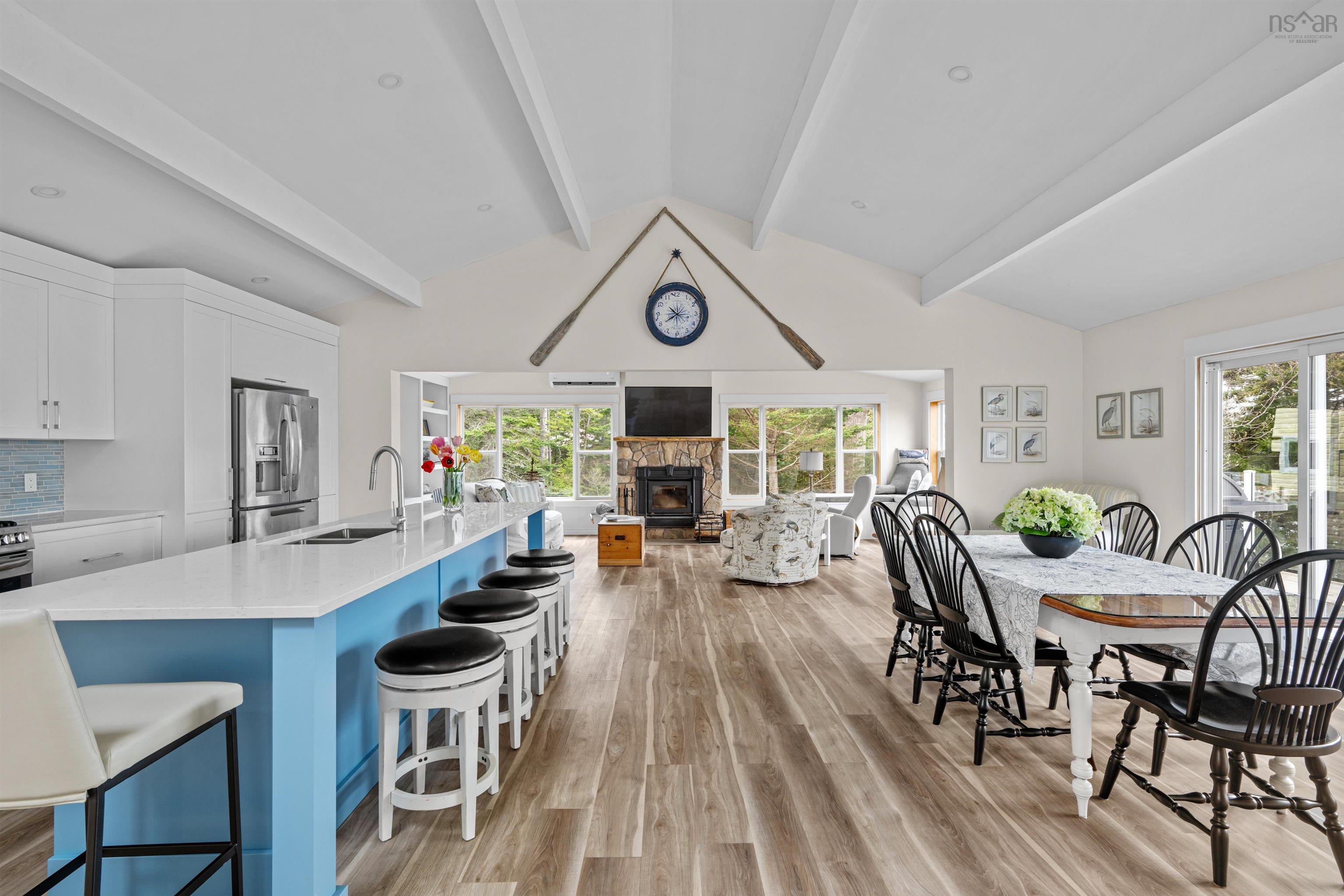 $879,900.00: 42 Goldfinch Lane, Heckmans Island